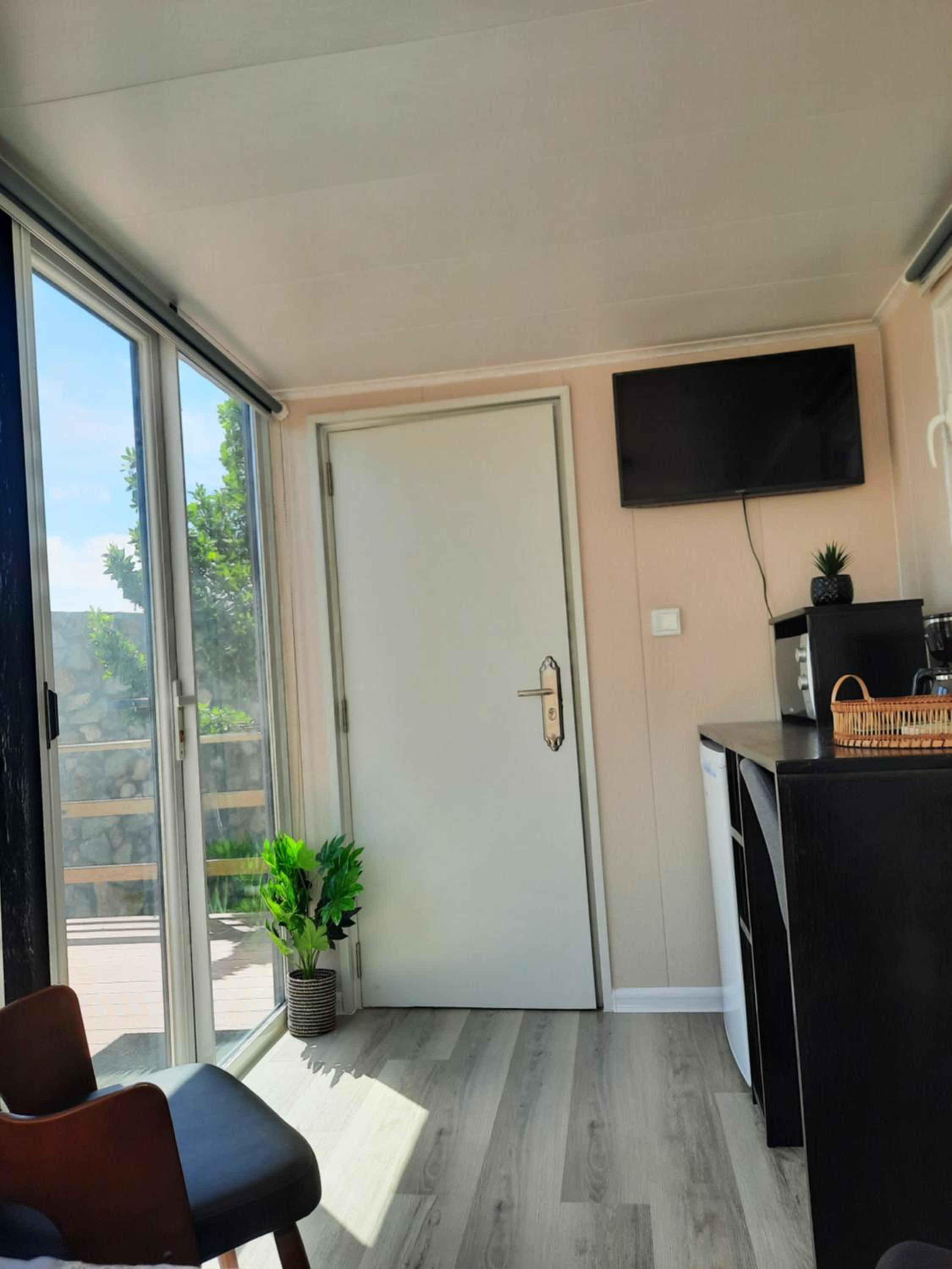 One-Bedroom Apartment - Photo 9