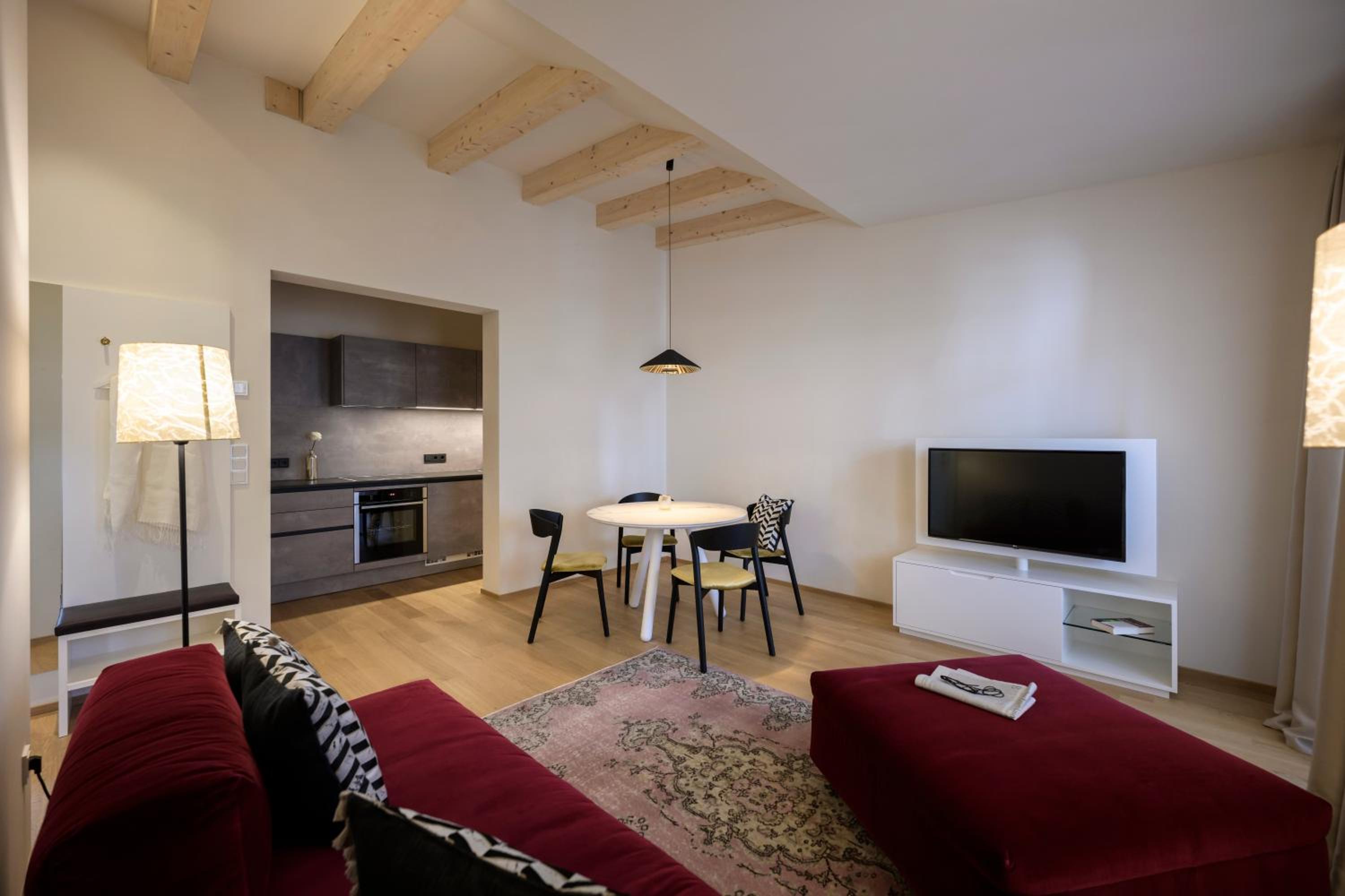 One-Bedroom Apartment photo 1