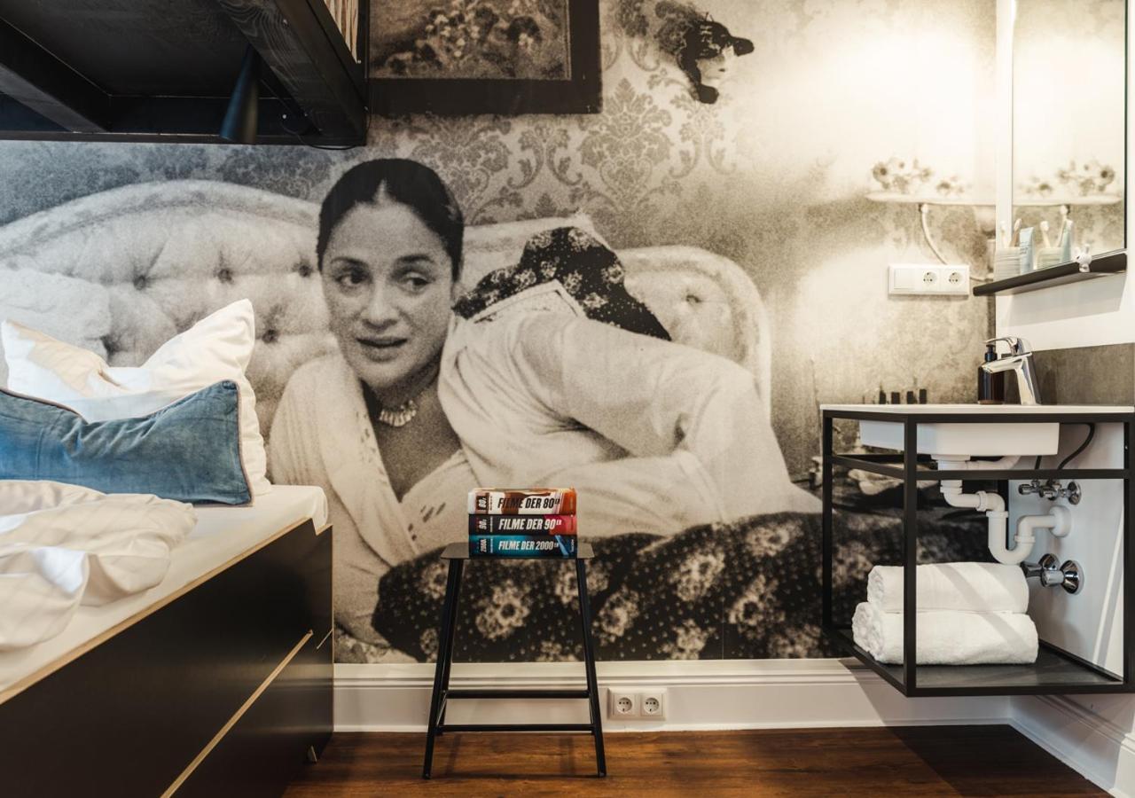 6 Bed Room - Photo 8