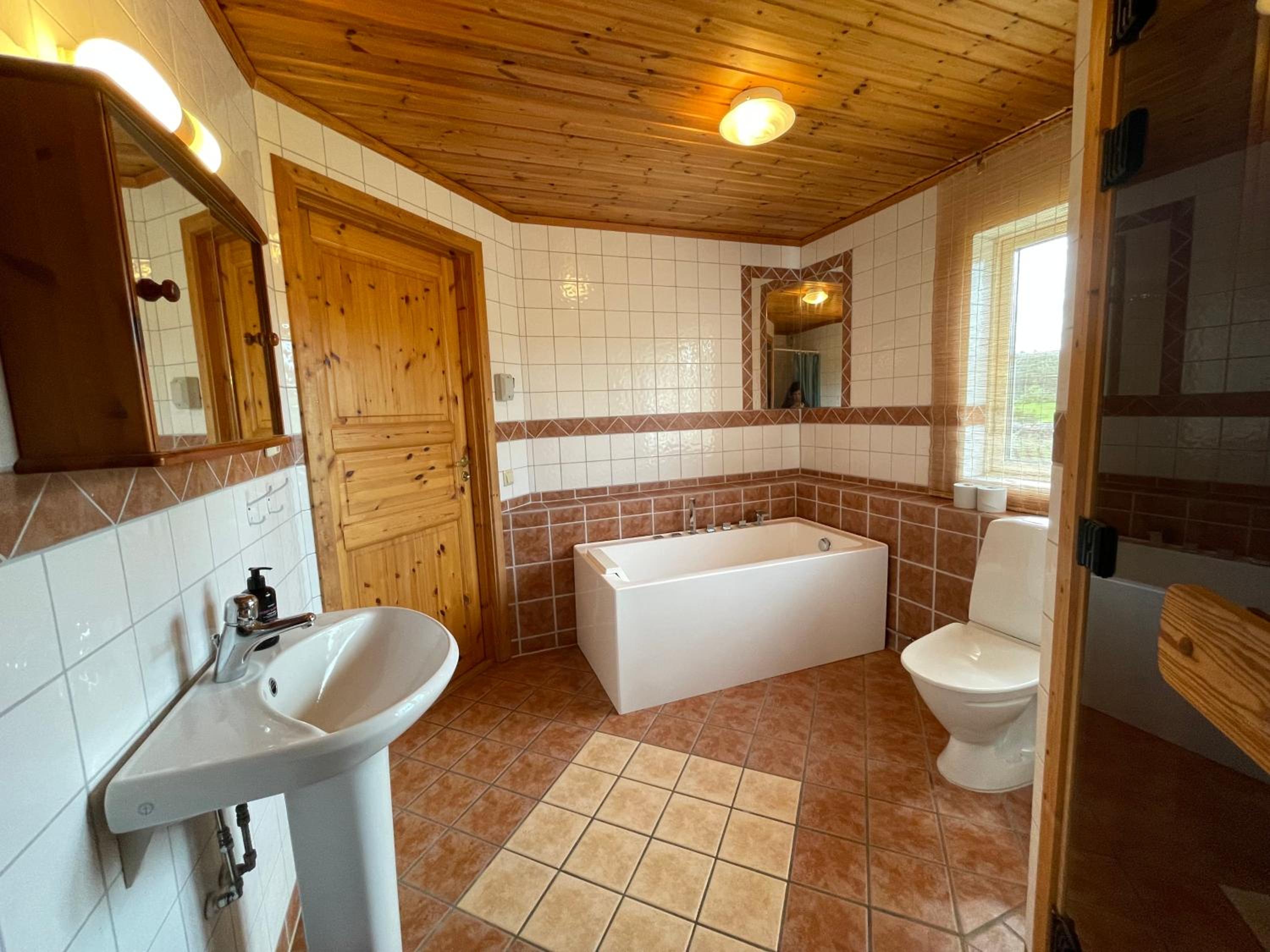 Four-Bedroom House - Photo 12