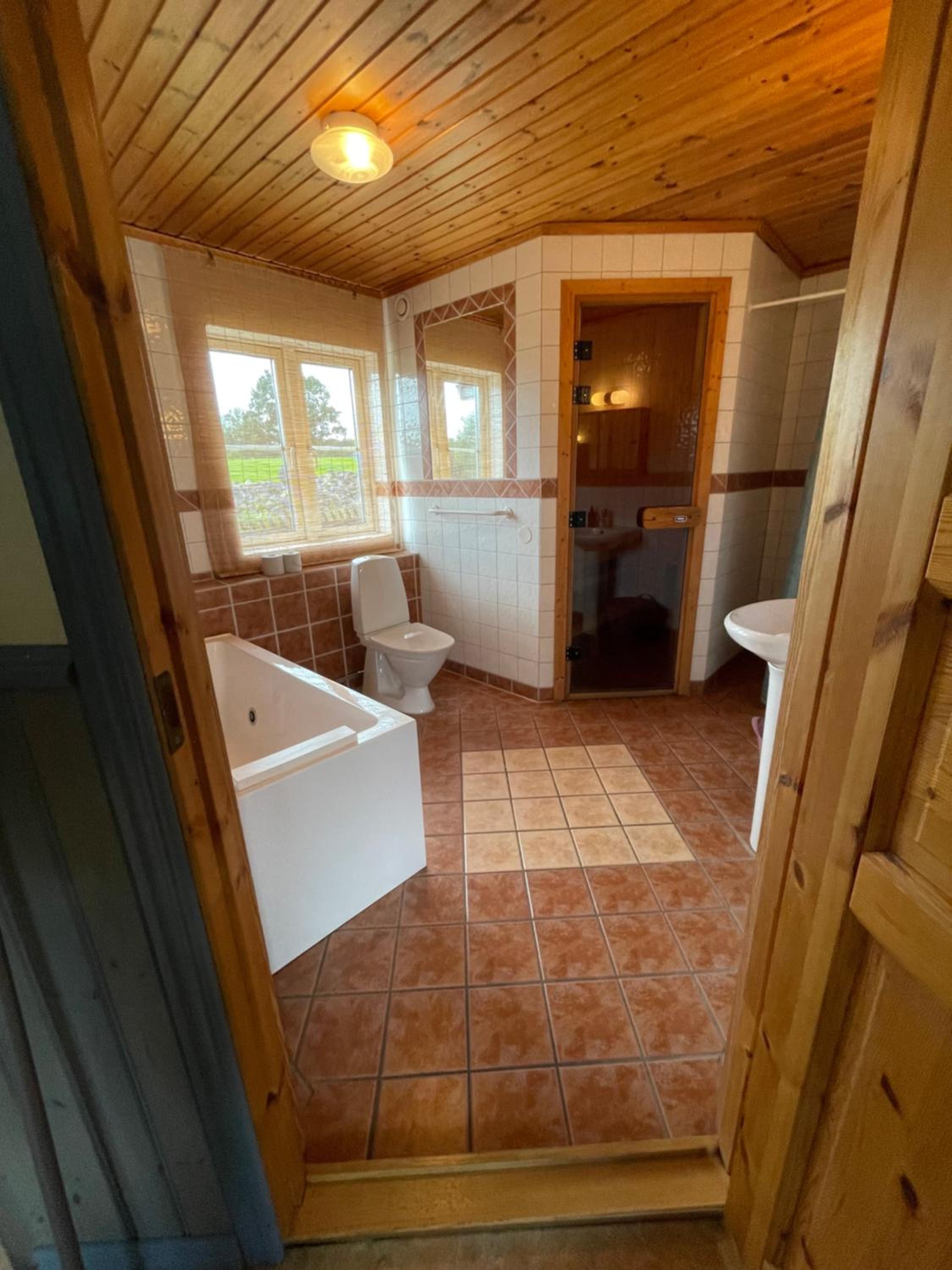 Four-Bedroom House - Photo 11