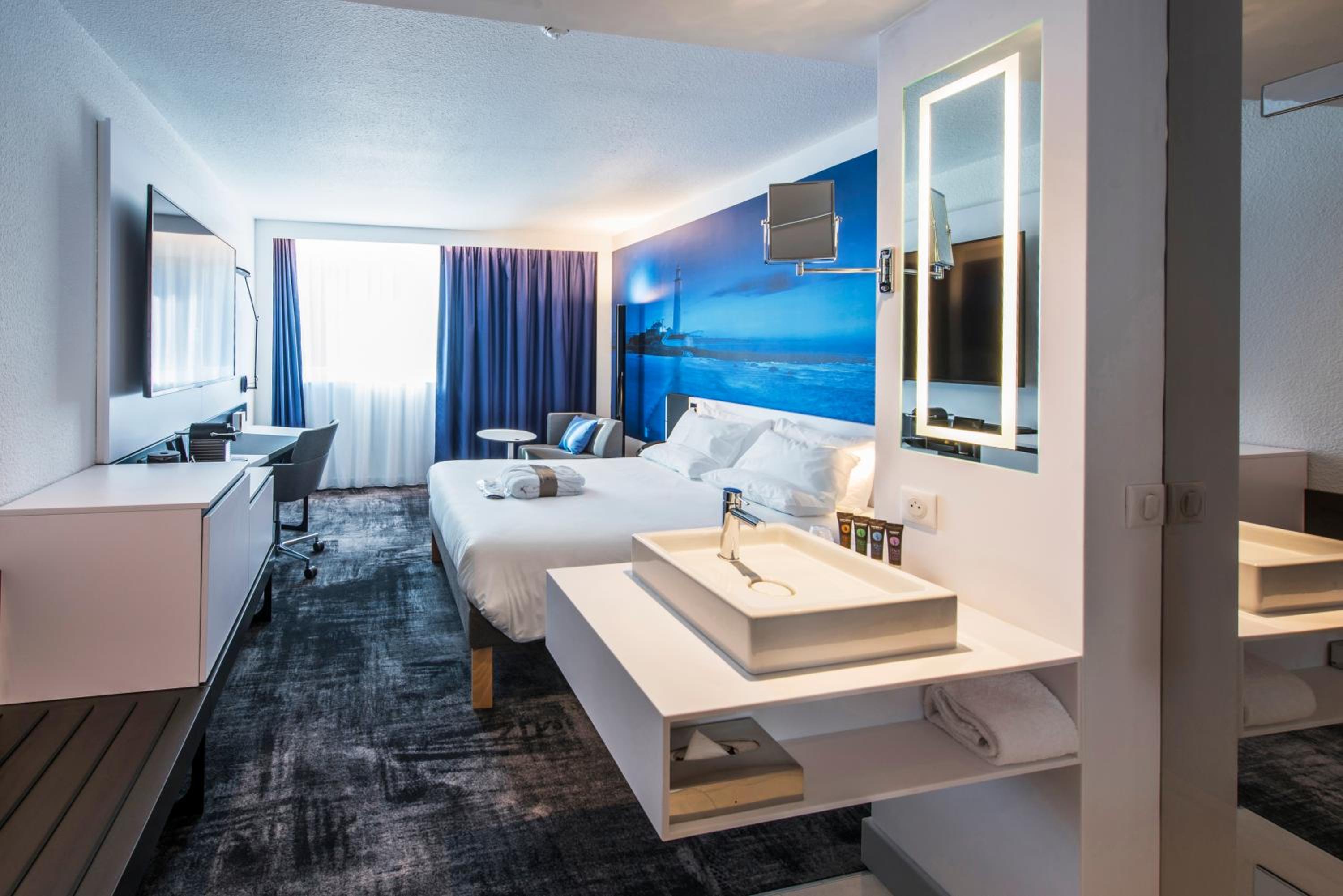 Executive Queen Room - Photo 11