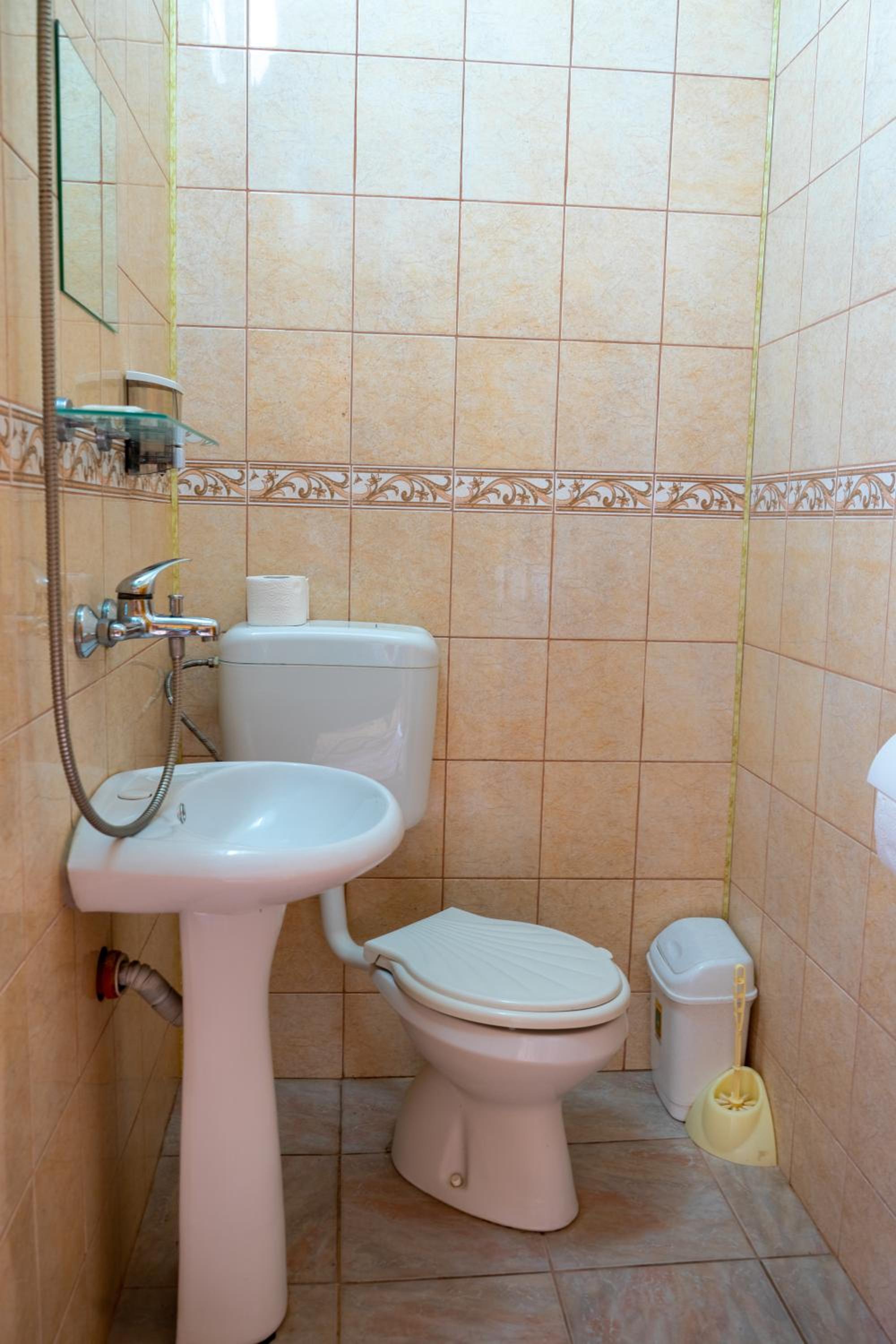Triple Room with Private Bathroom photo 3