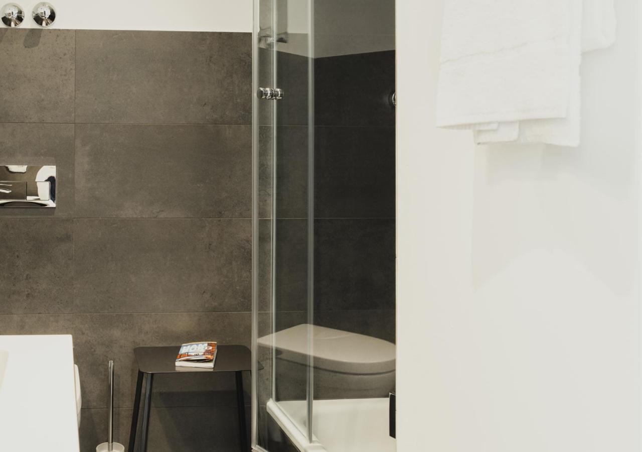 Double Room - Photo 7
