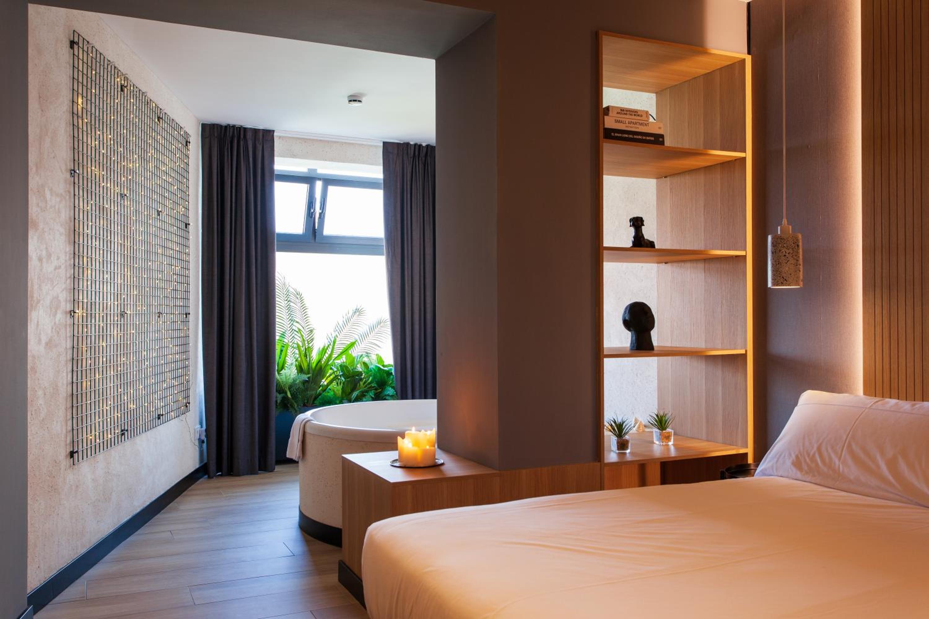 Deluxe Double Room with Bath photo 3