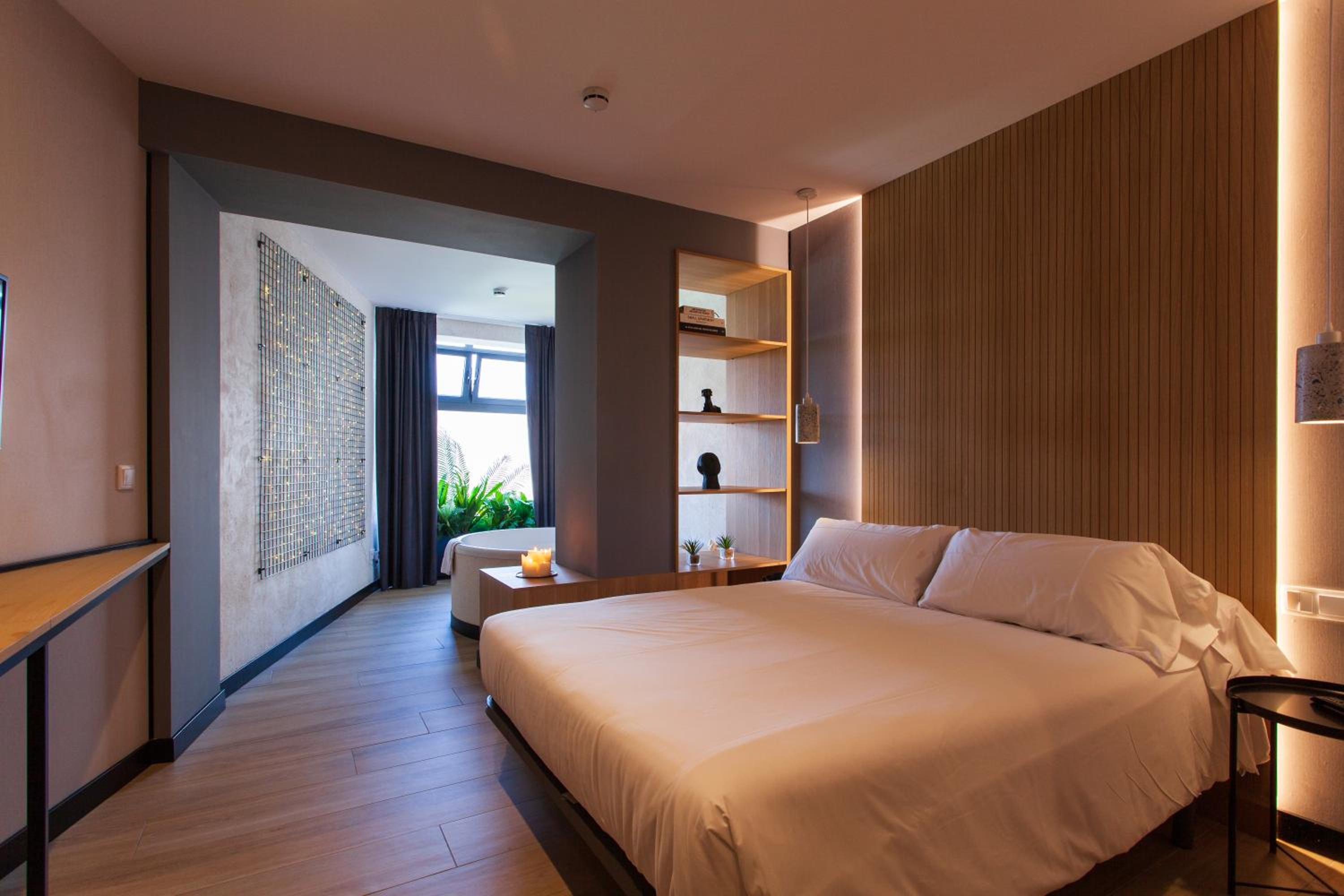 Deluxe Double Room with Bath photo 2