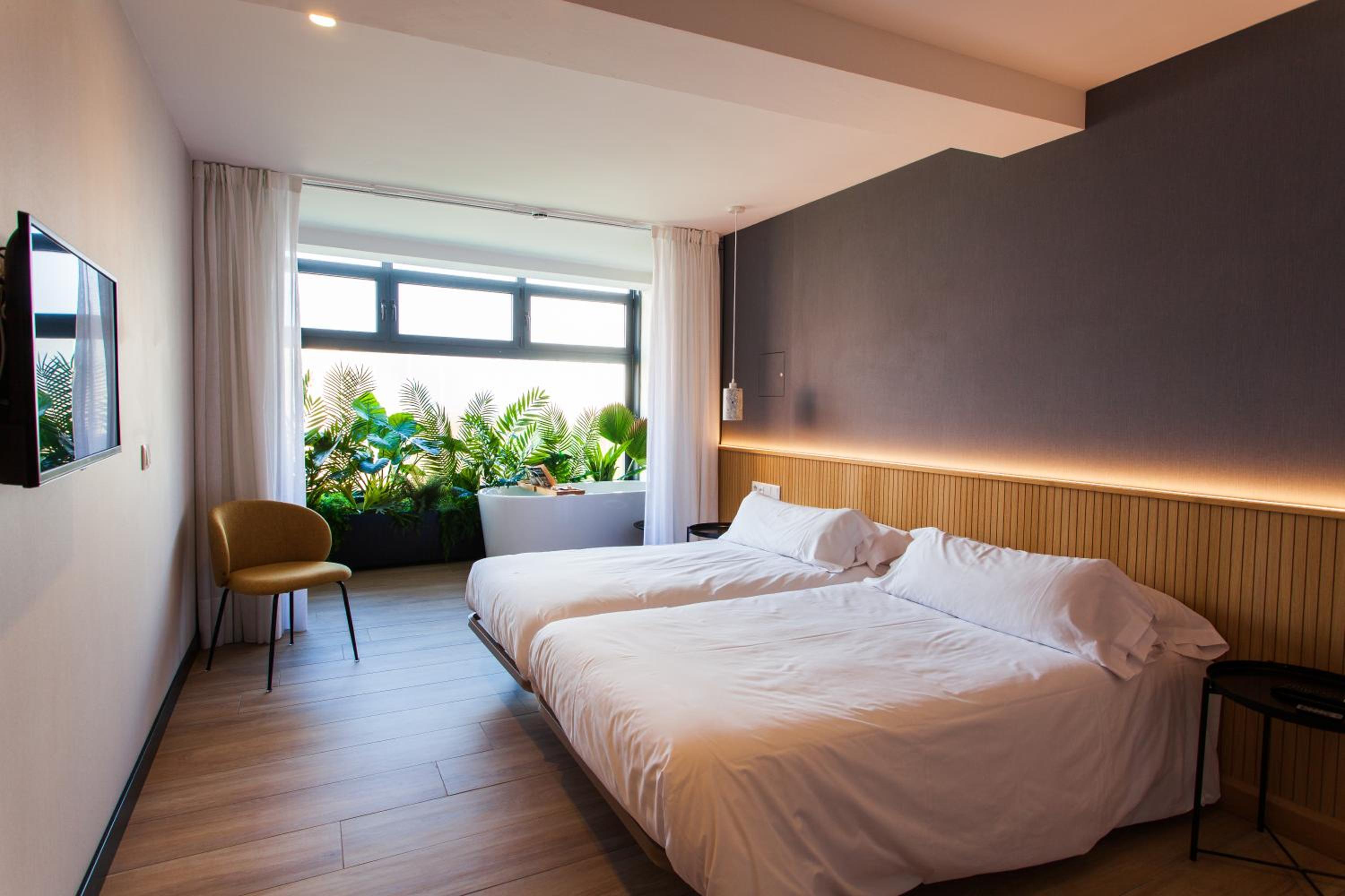 Premium Double Room with Bath Exenta  - Photo 8