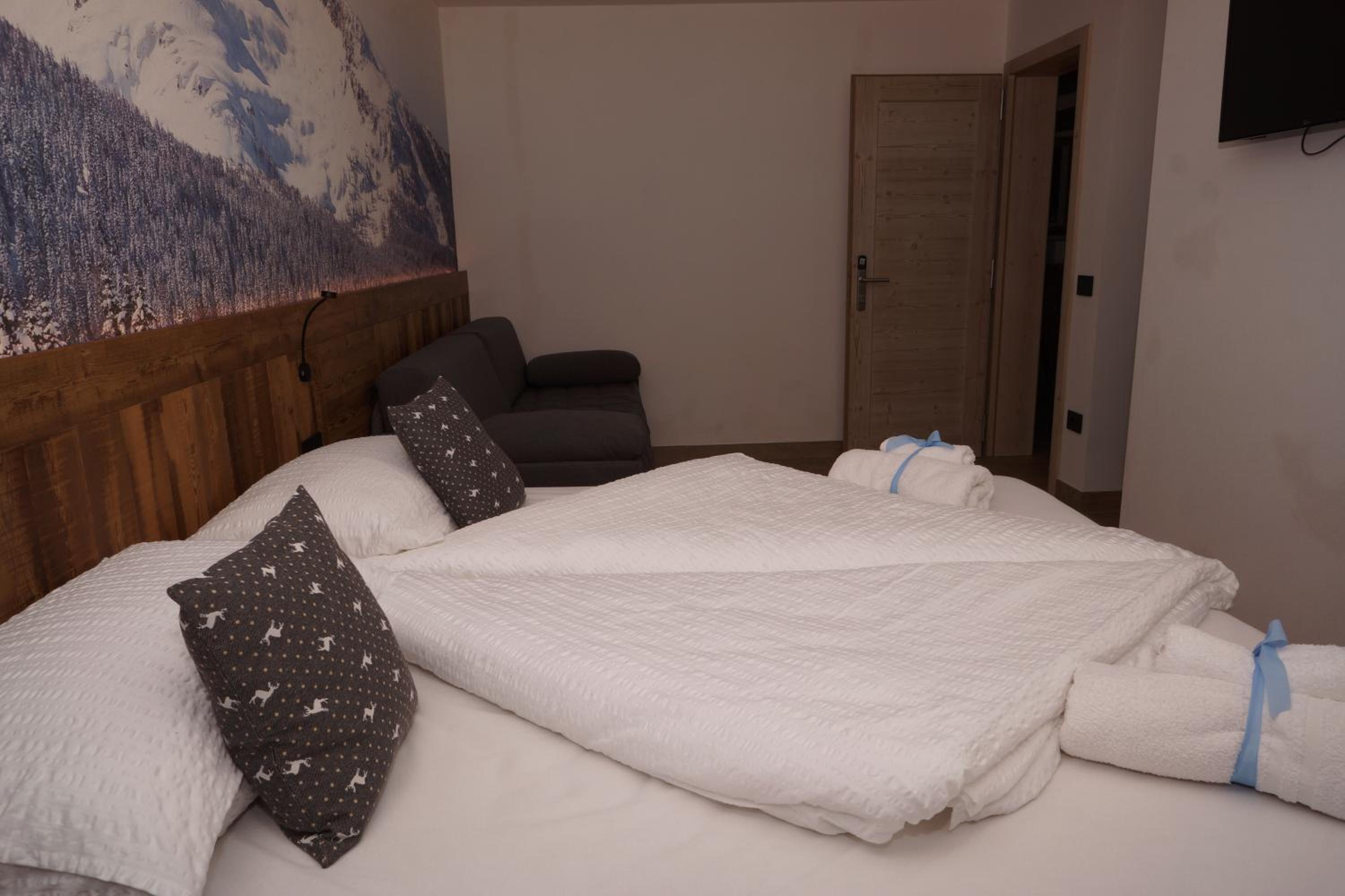 Double or Twin Room with Garden View photo 2