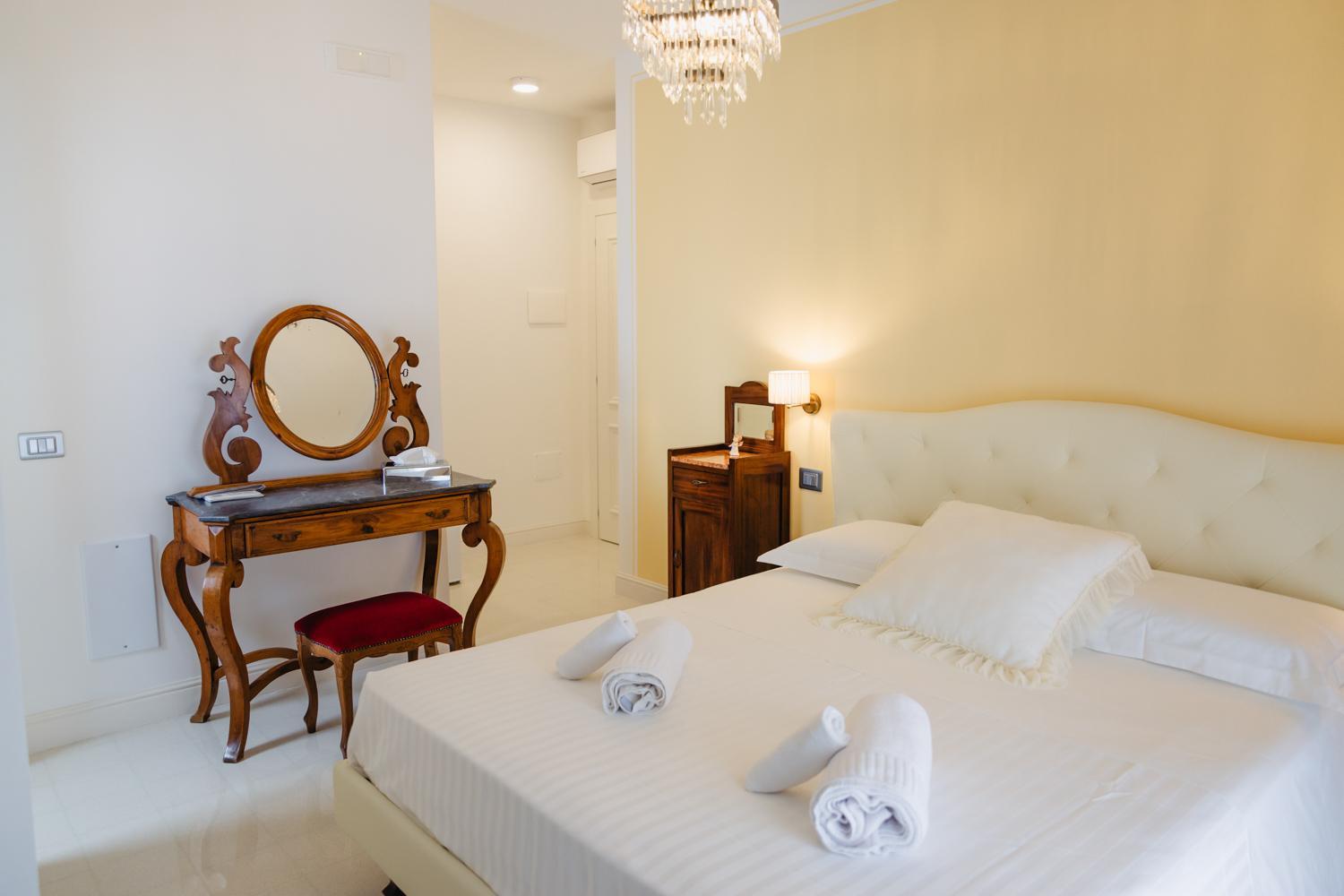 Double Room with Terrace - Photo 4