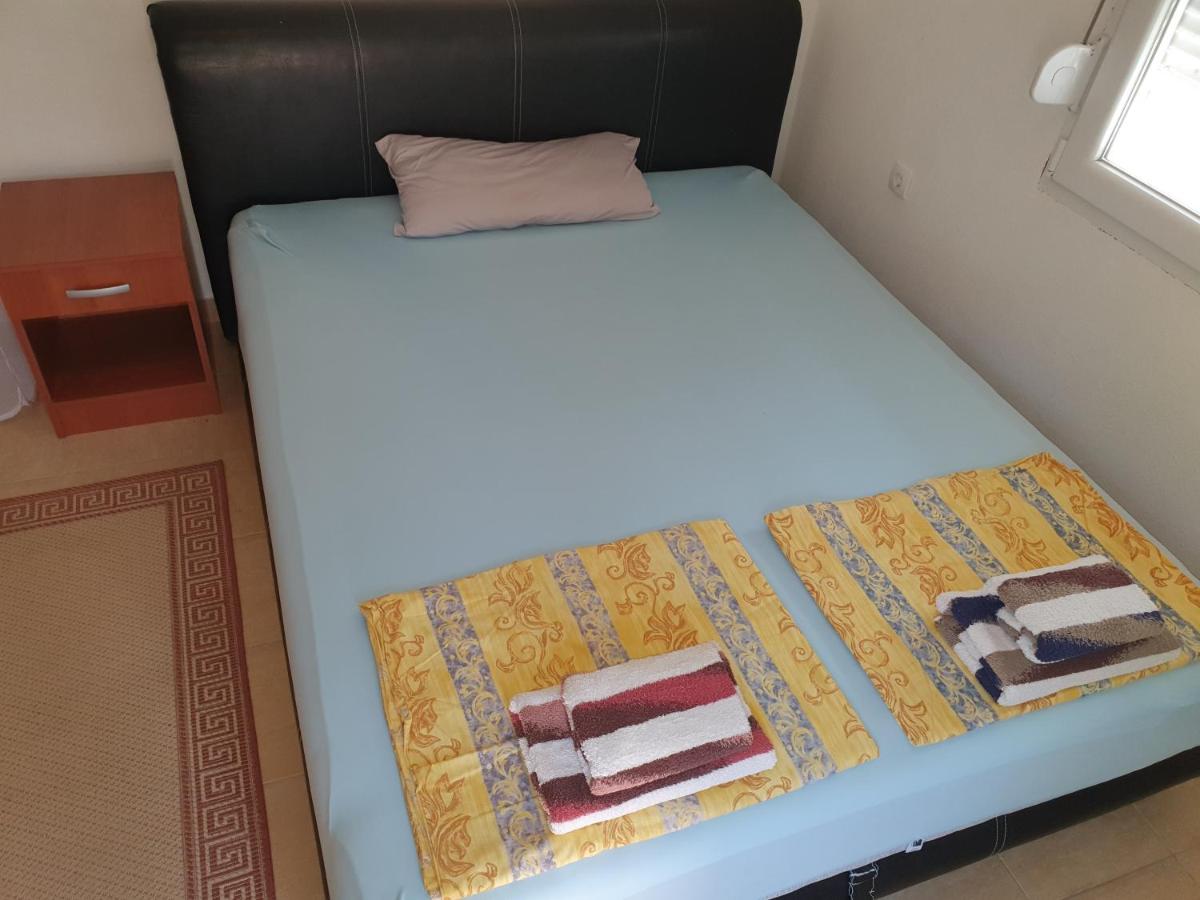 Double Room with Shared Bathroom photo 3