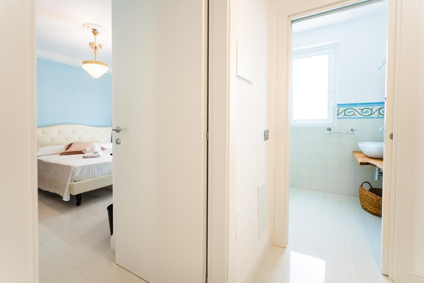 Quadruple Room with Balcony - Photo 4