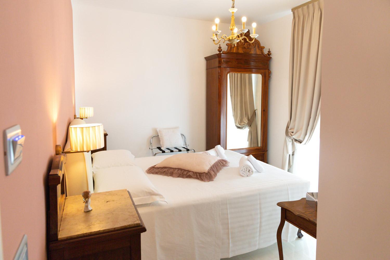 Double Room with Balcony - Photo 1