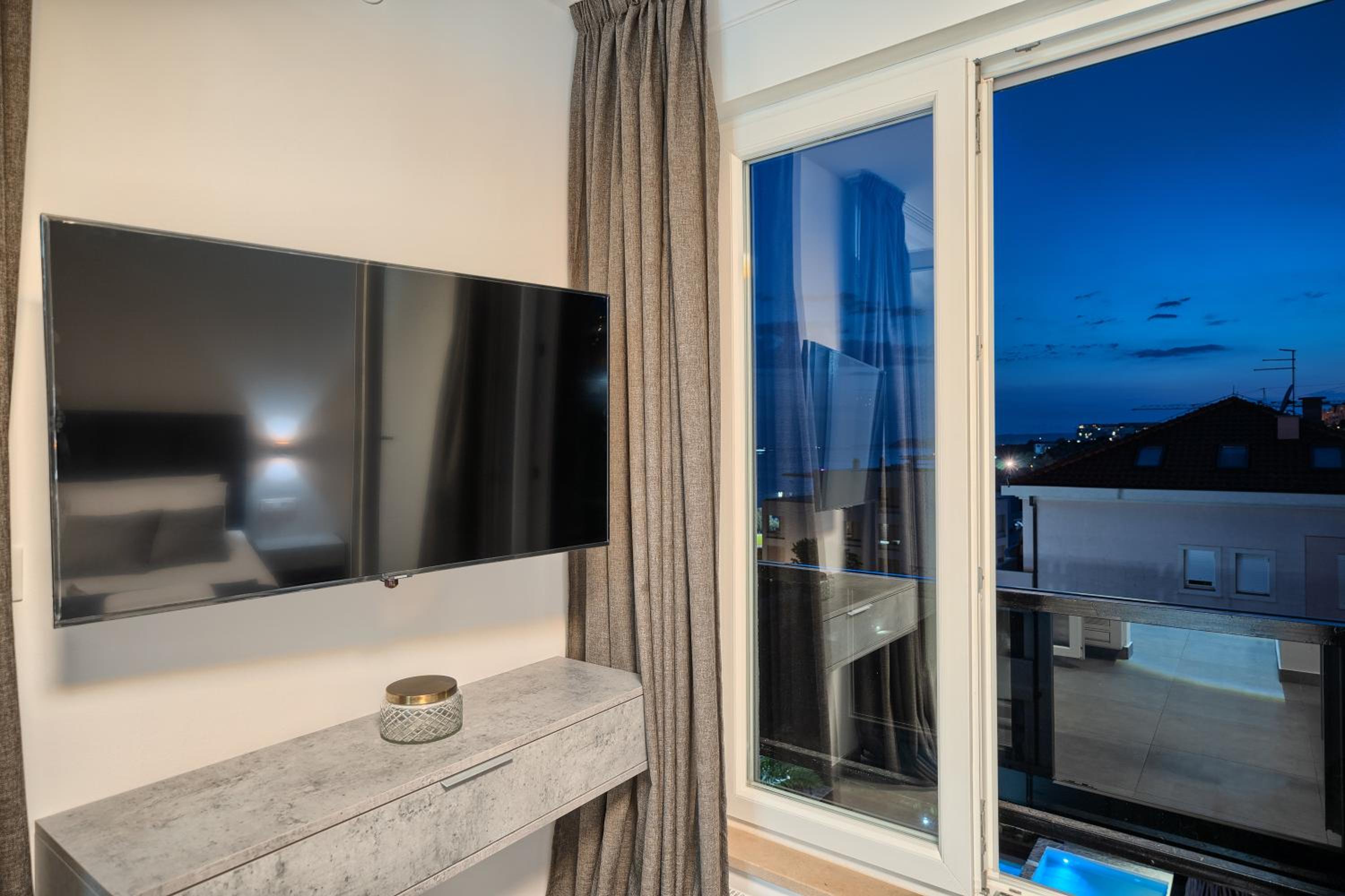 Penthouse Apartment - Photo 35