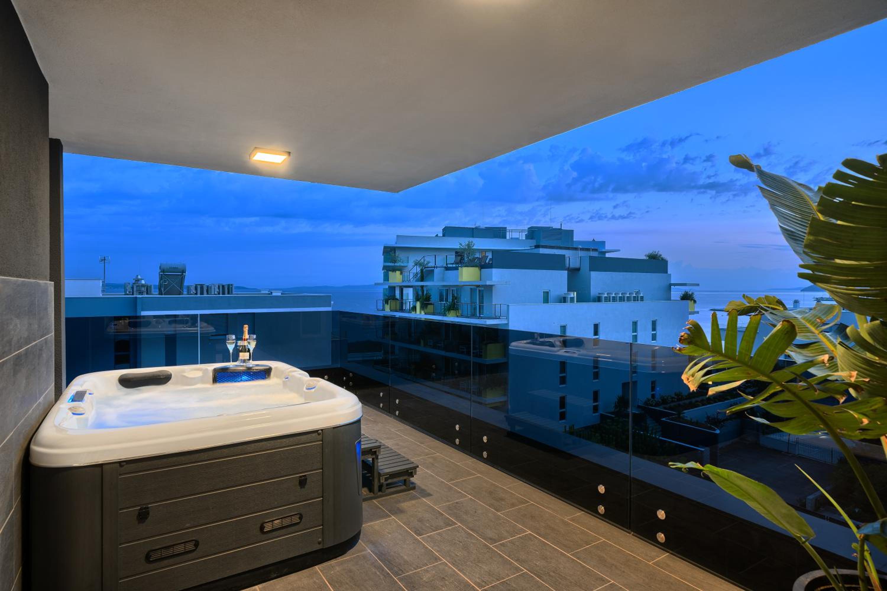 Penthouse Apartment - Photo 32