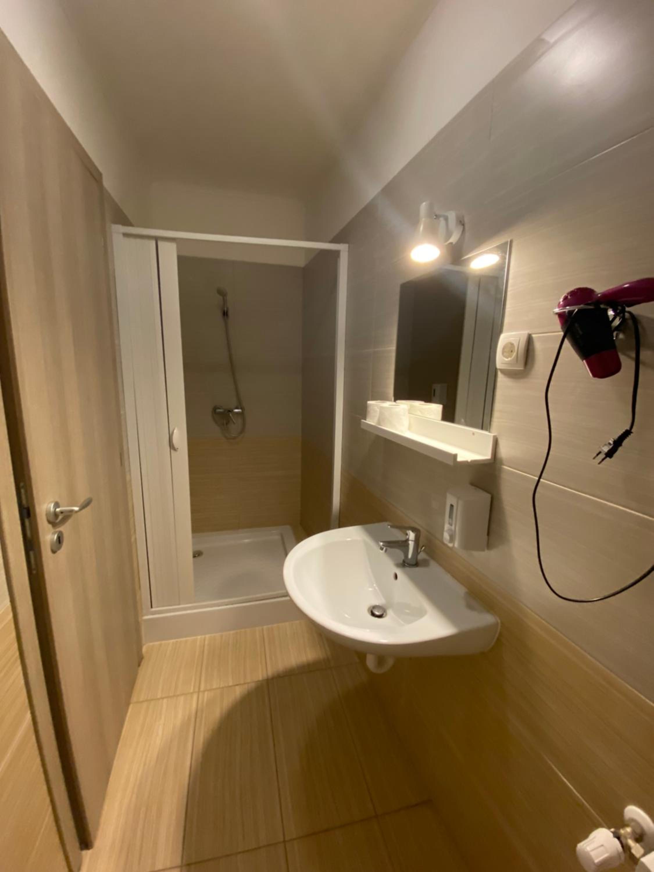 Double Room - Photo 19