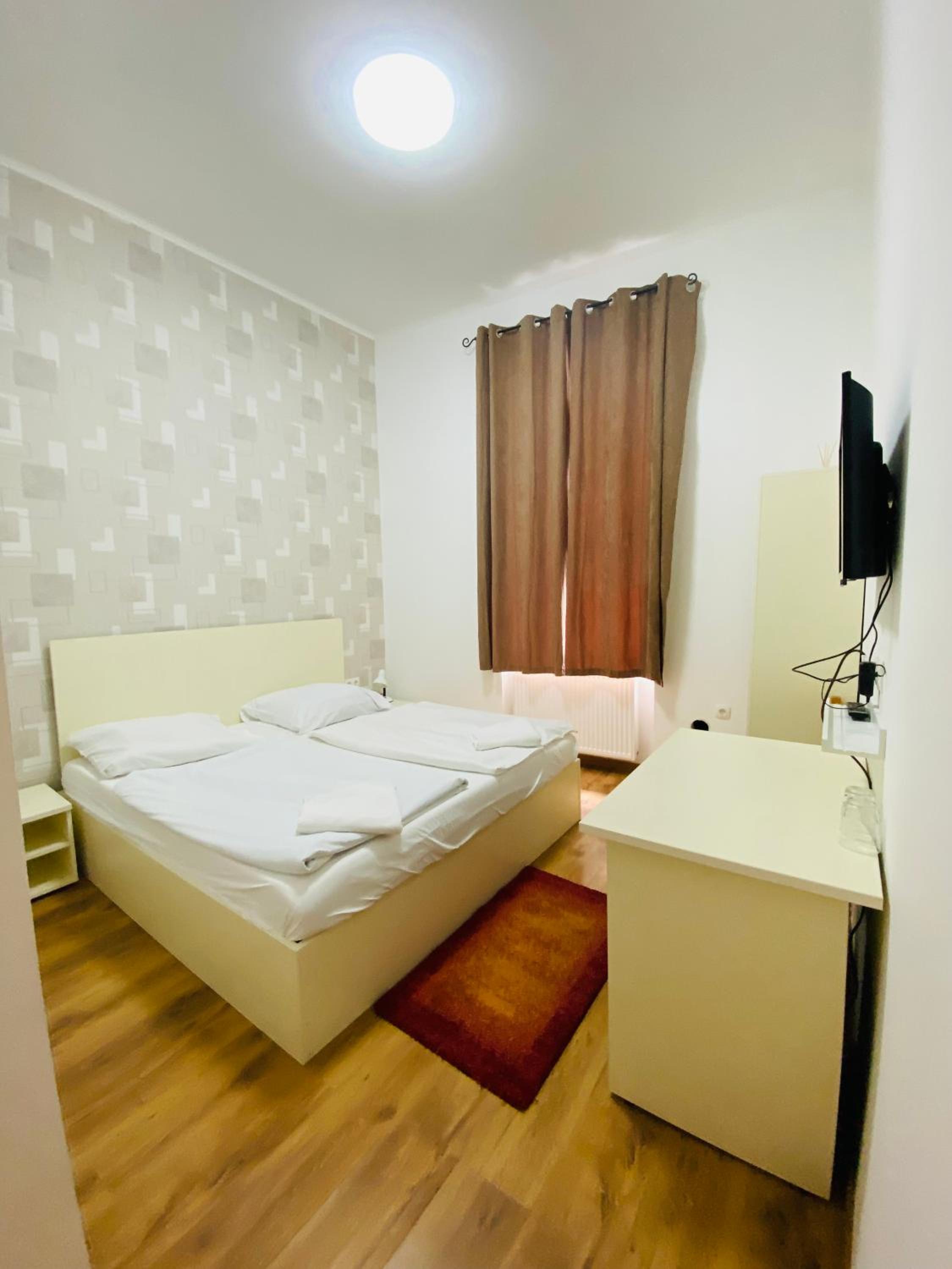 Double Room - Photo 18