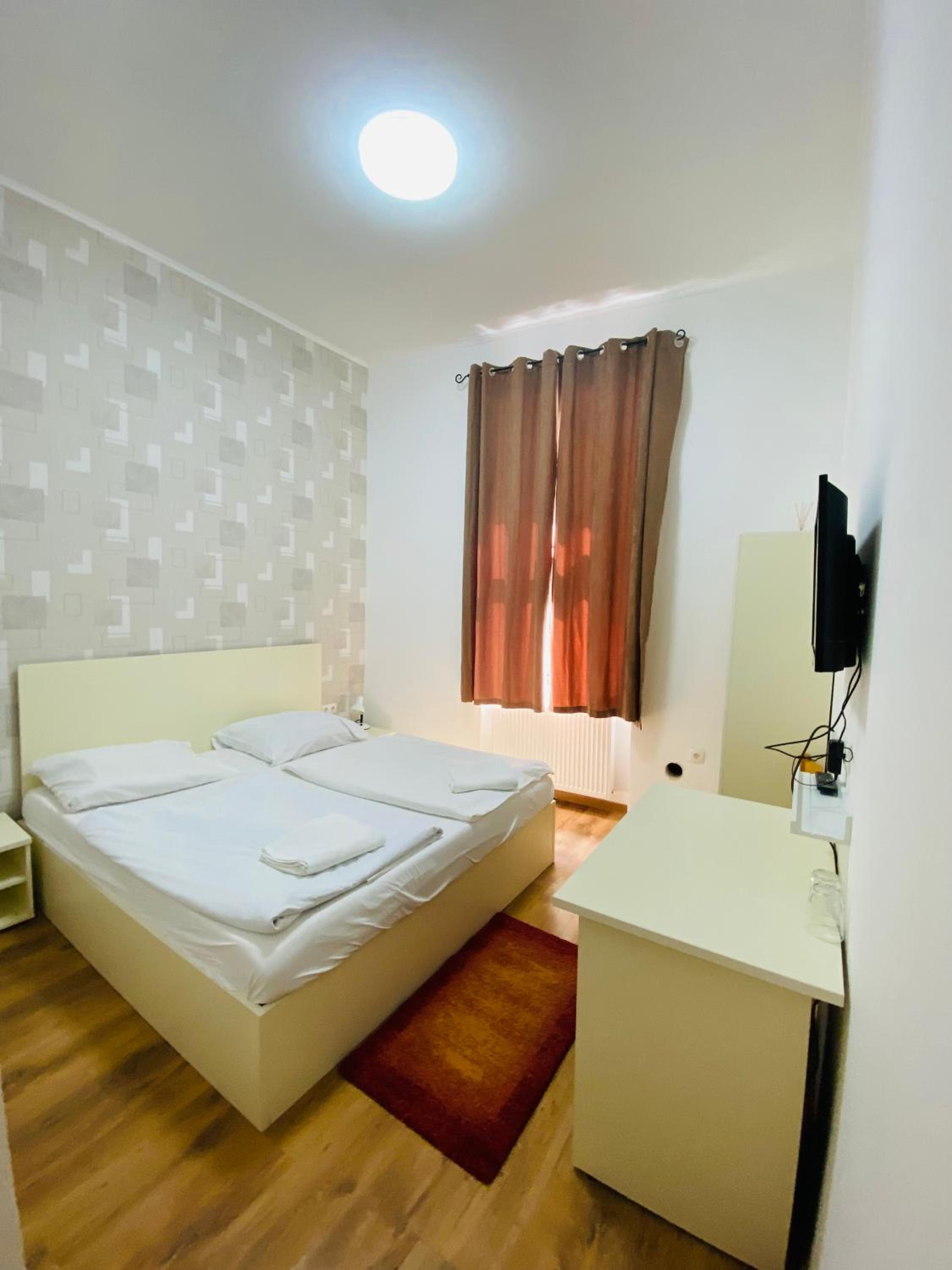 Double Room - Photo 16