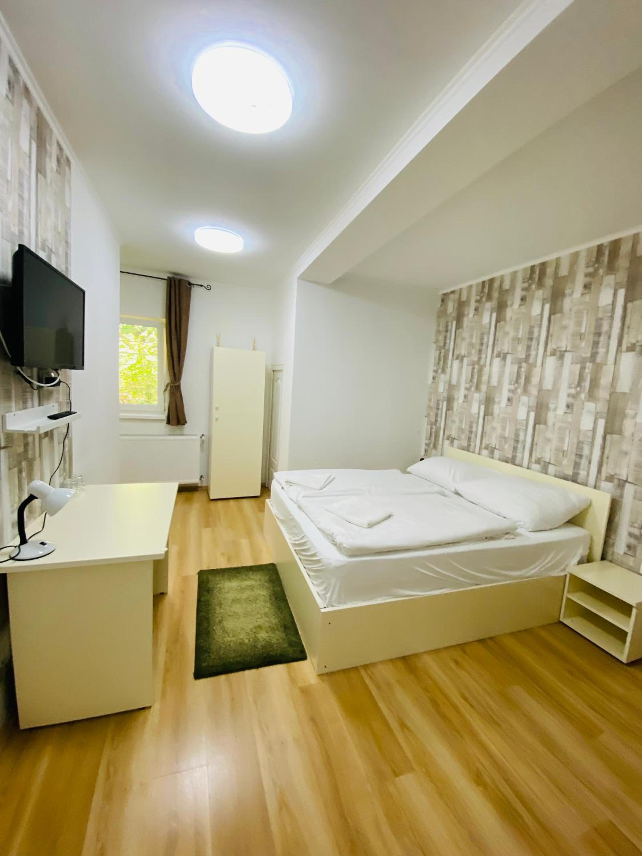 Double Room - Photo 12