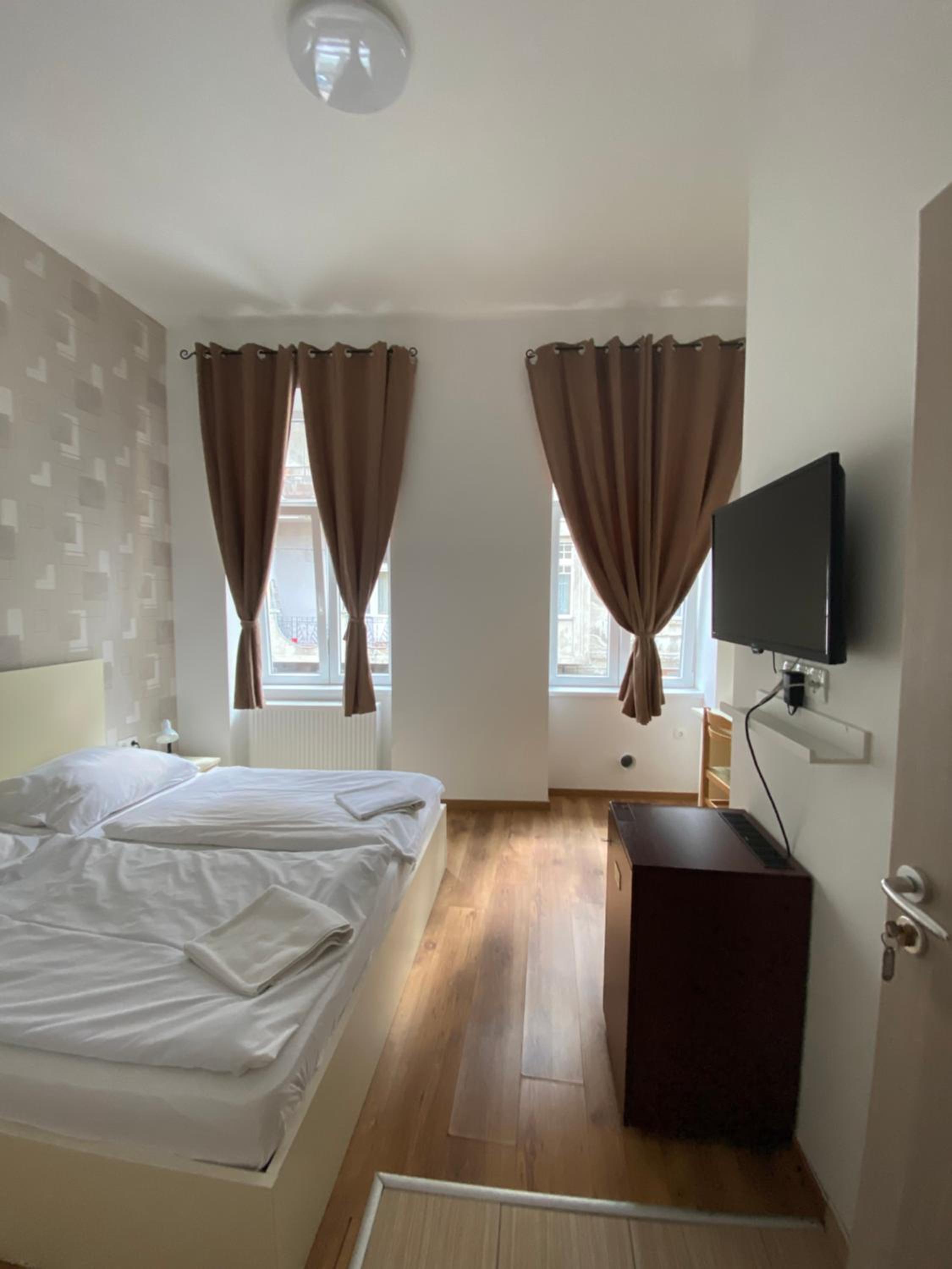 Double Room - Photo 10