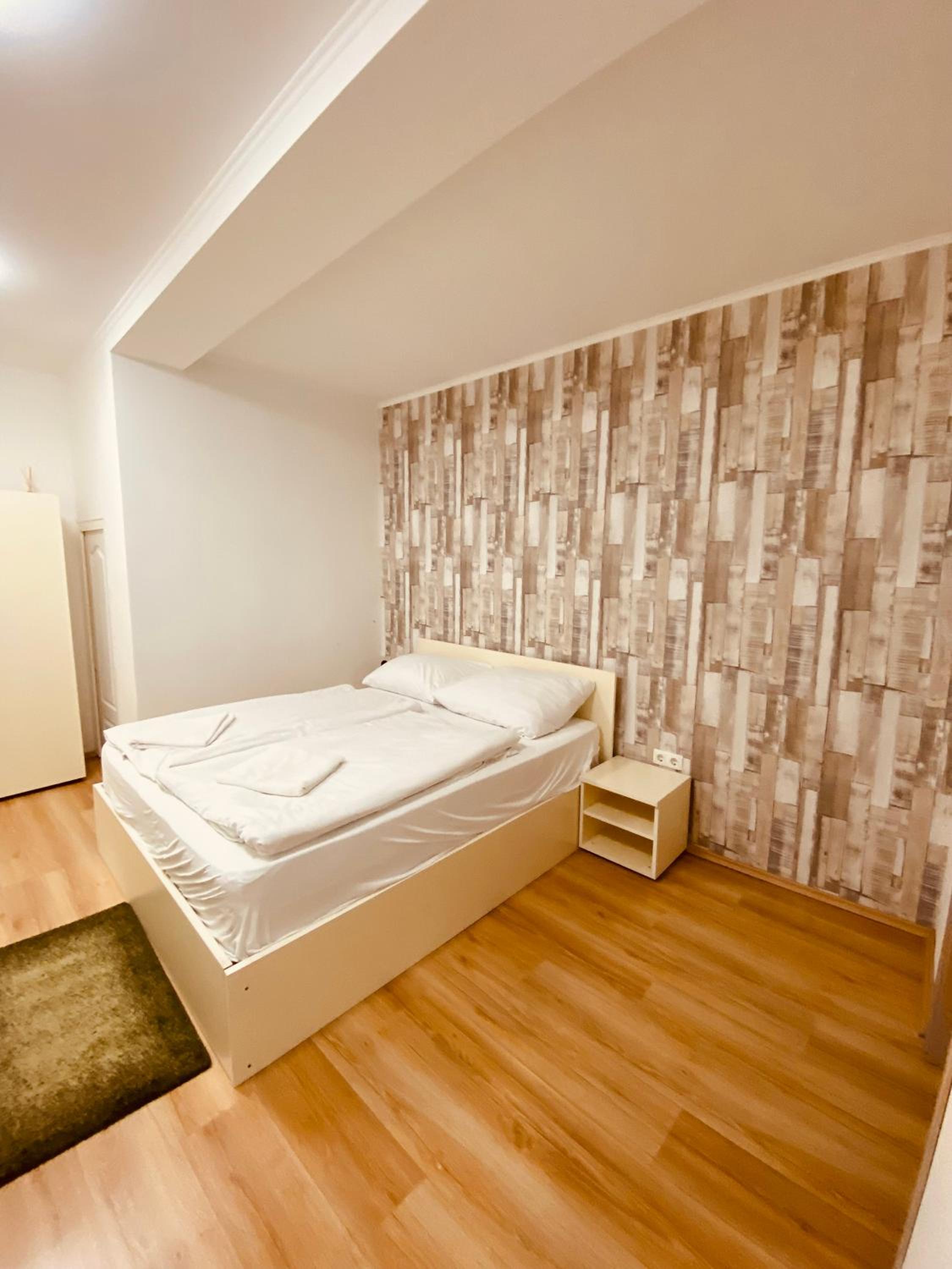 Double Room - Photo 8