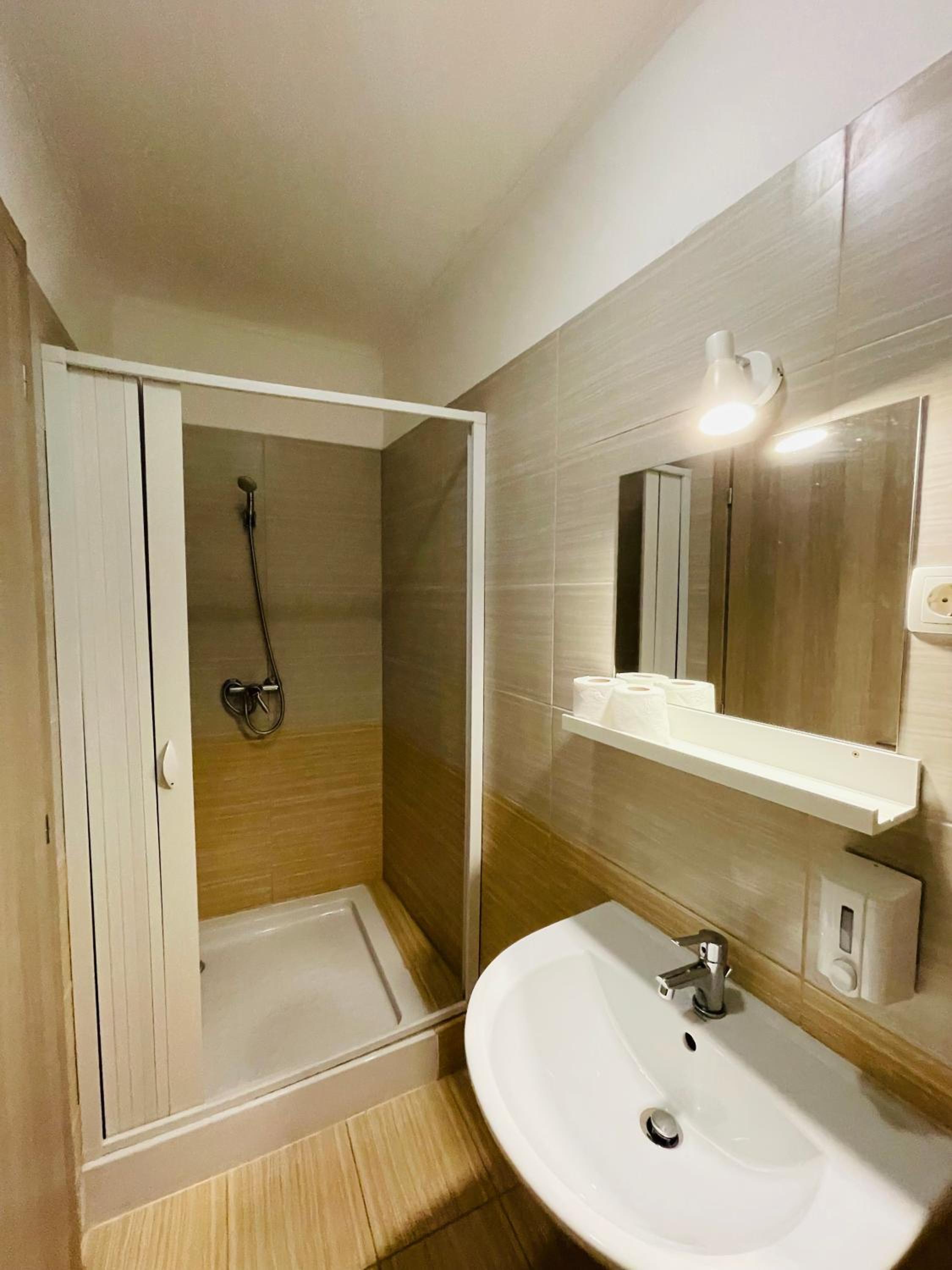Double Room thumbnail 5