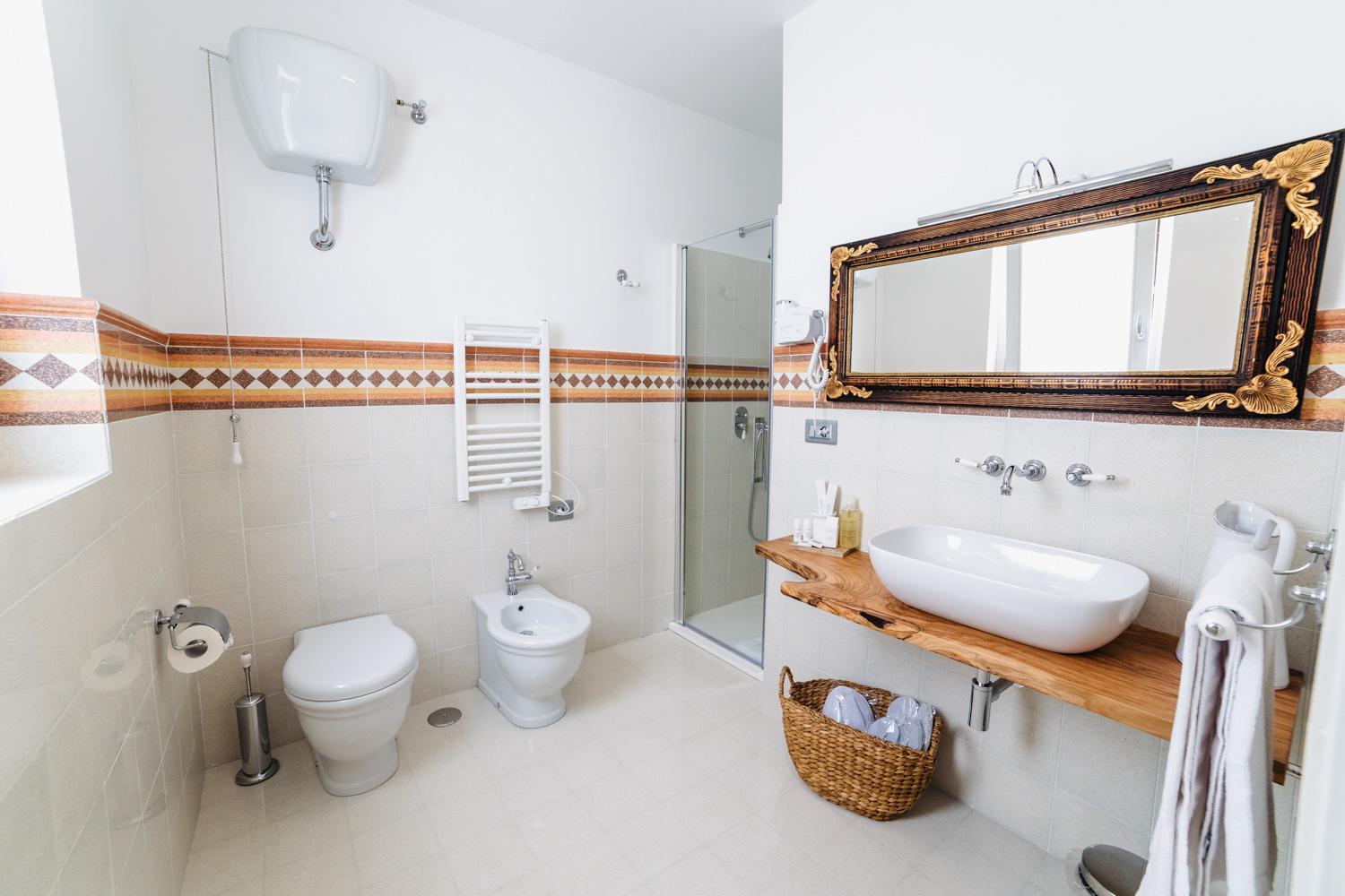 Double Room with Balcony - Photo 3