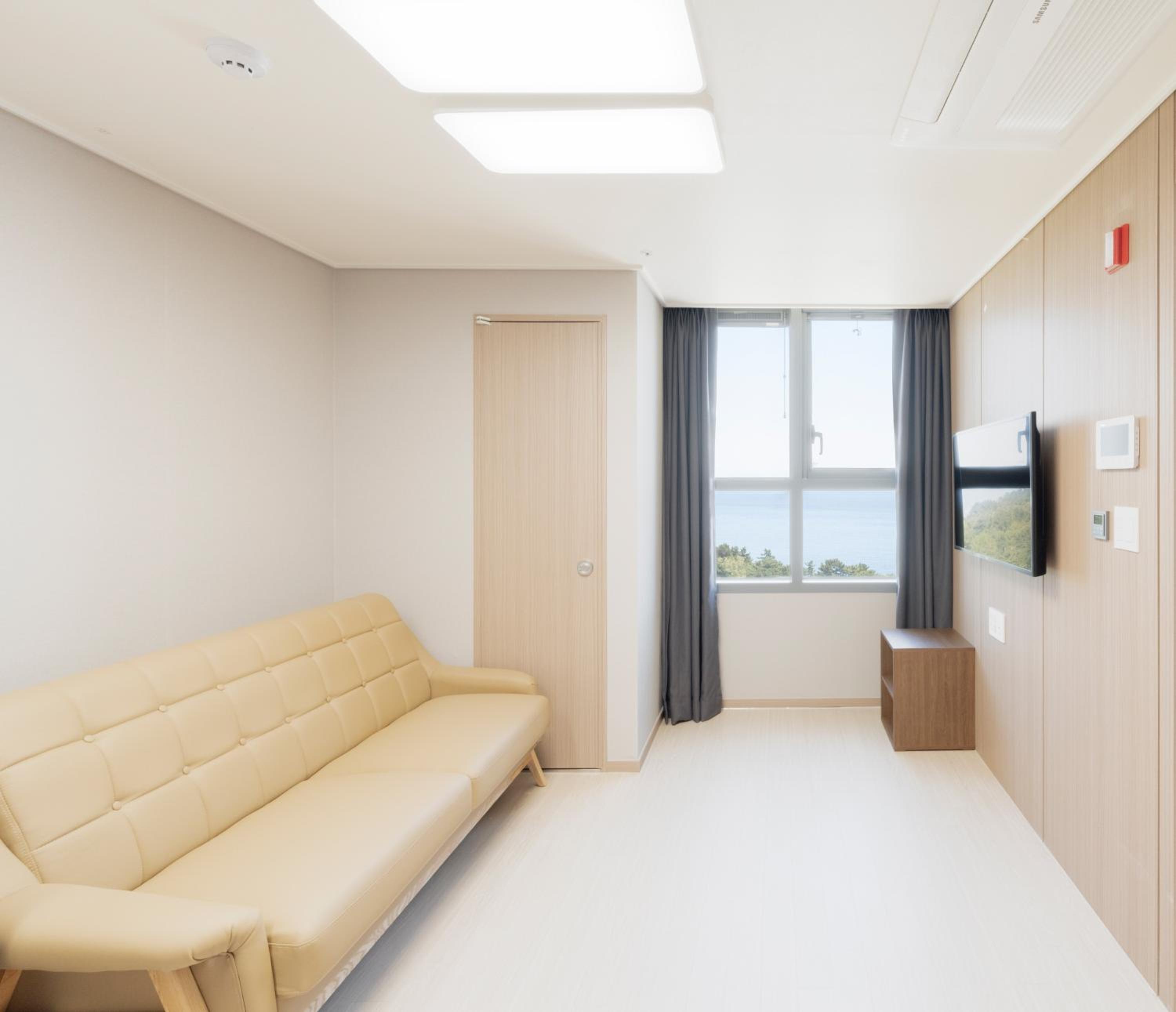 Deluxe Double Room with Ocean View - Photo 2