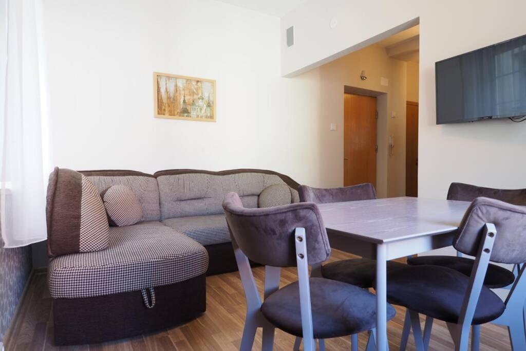 Two-Bedroom Apartment - Photo 9