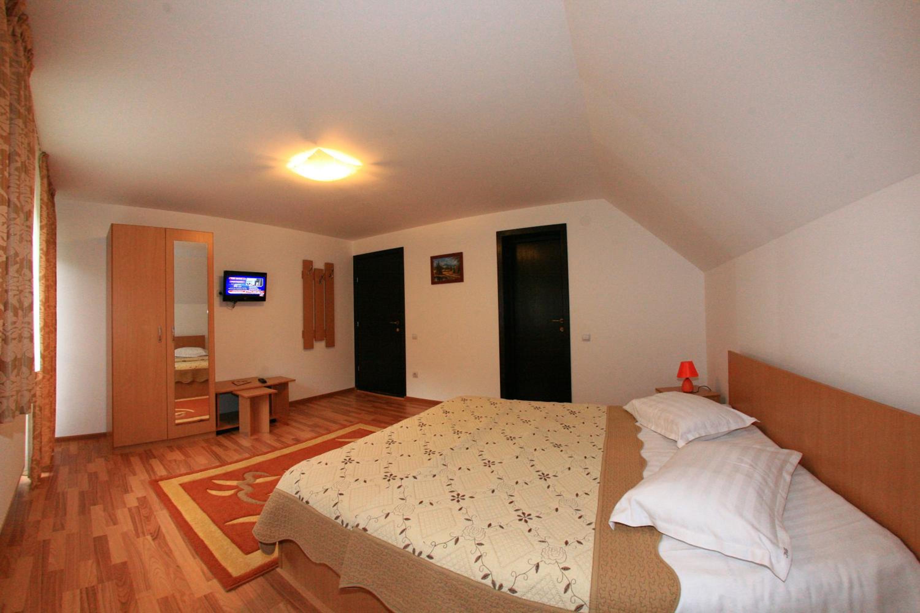 Basic Triple Room photo 1
