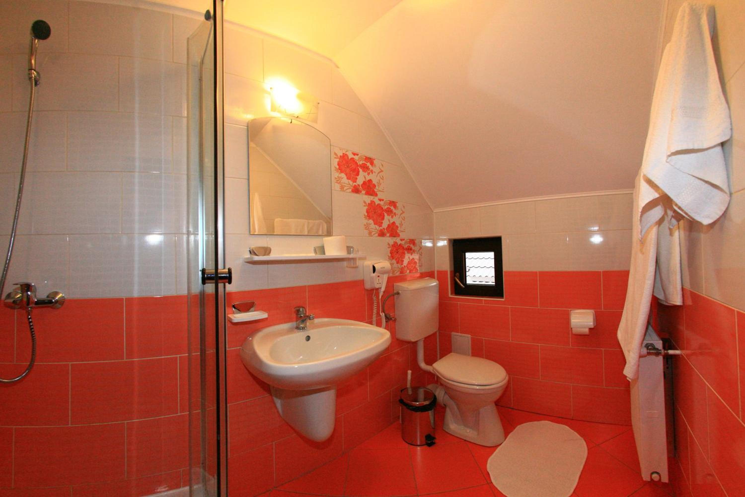 Basic Triple Room photo 2