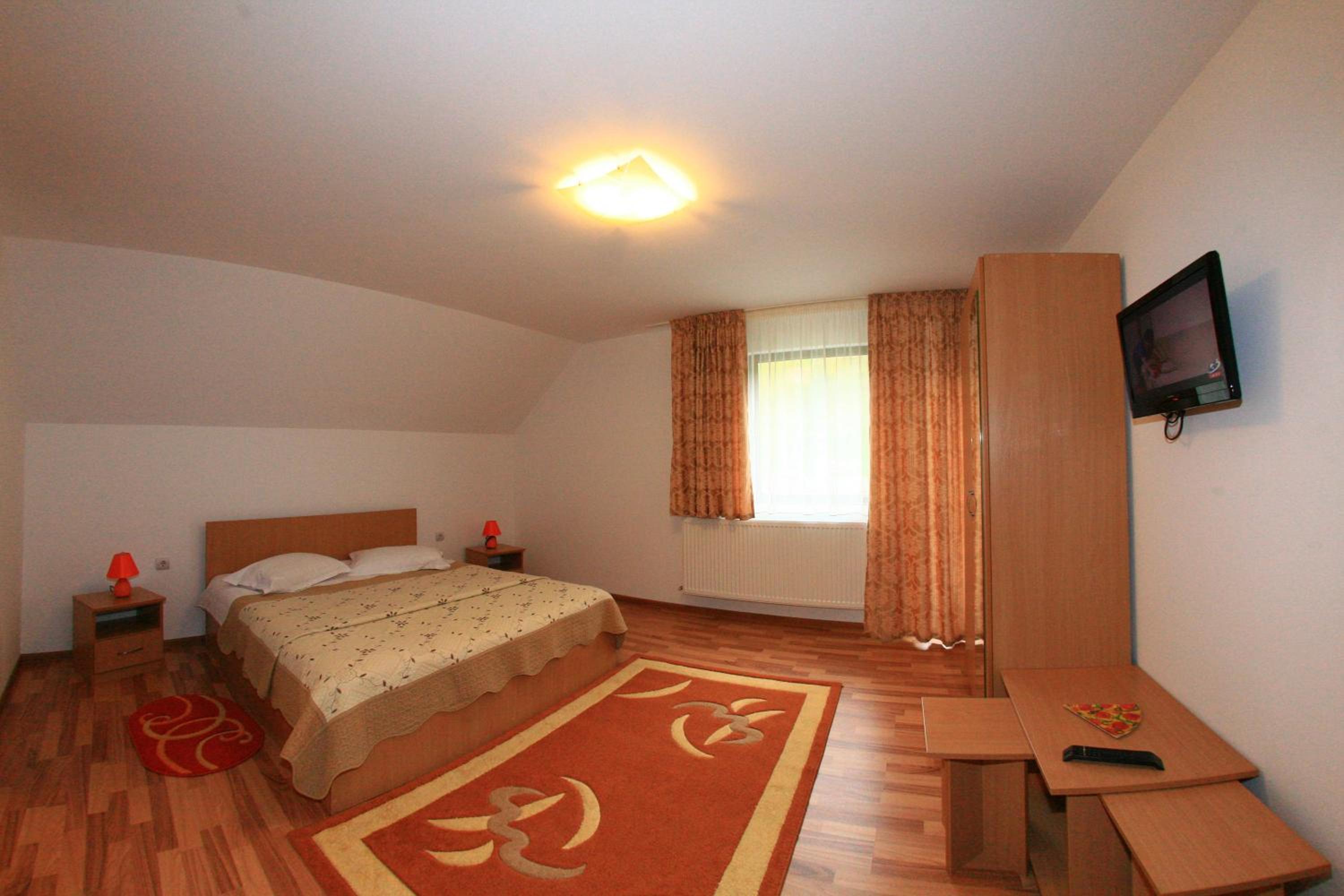 Basic Triple Room photo 3