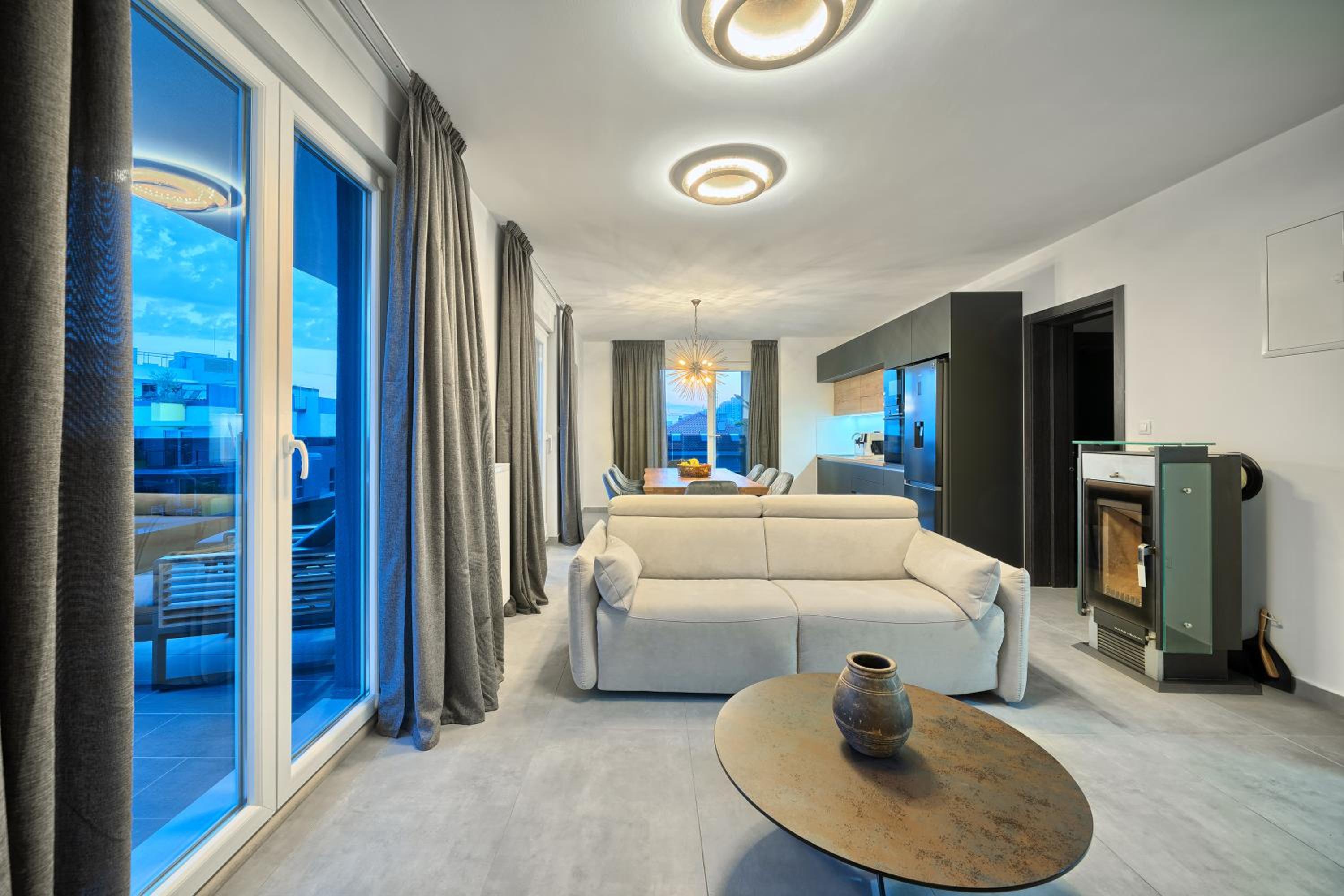 Penthouse Apartment - Photo 3