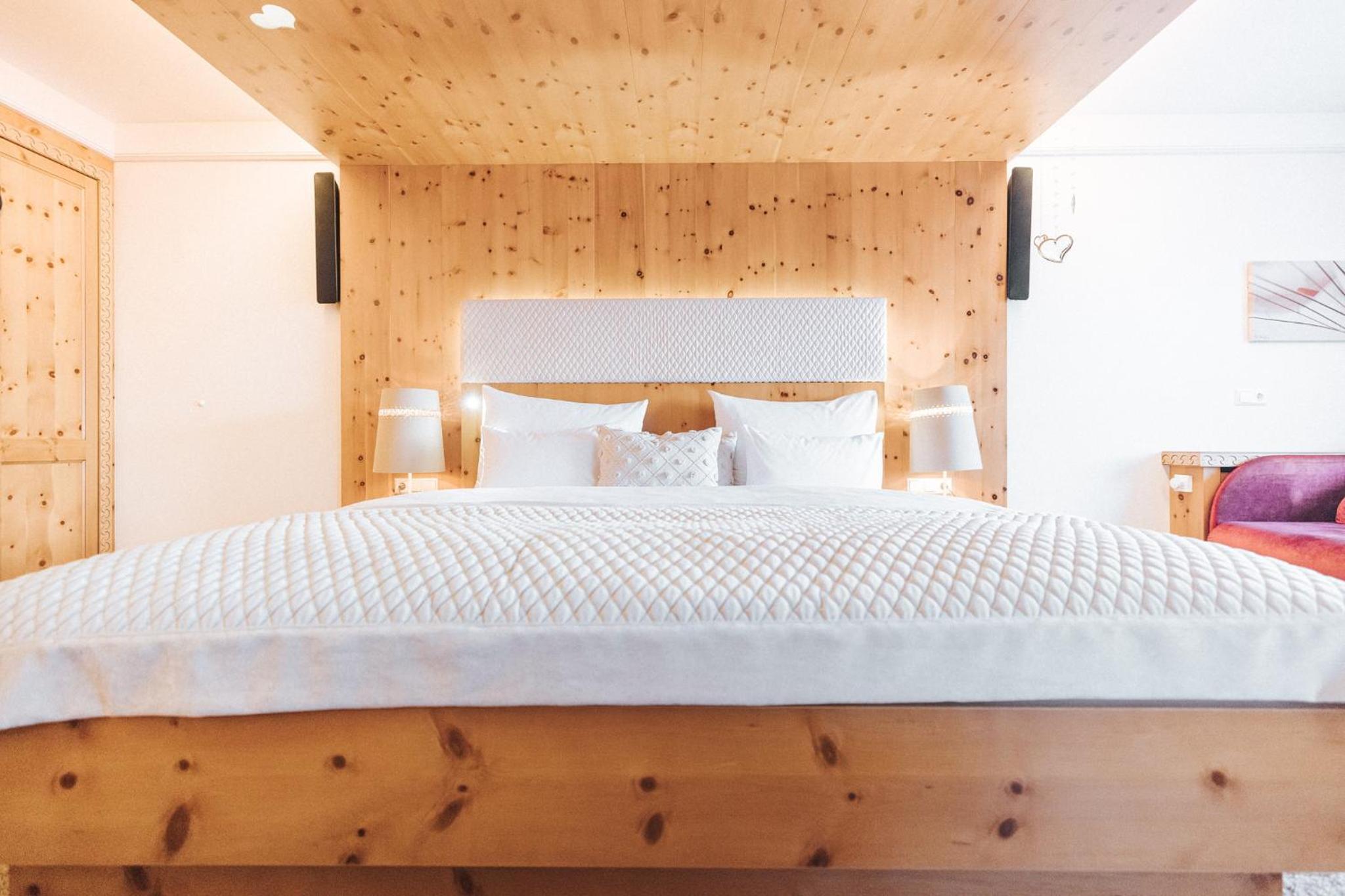 Honeymoon Suite with Infrared Cabin and Mountain View photo 1