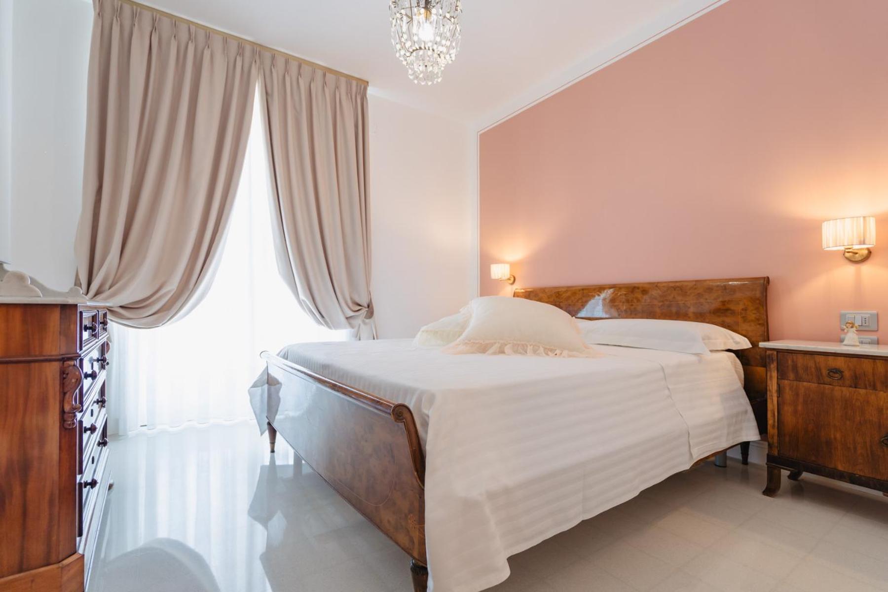 Deluxe Double Room with Bath - Photo 2