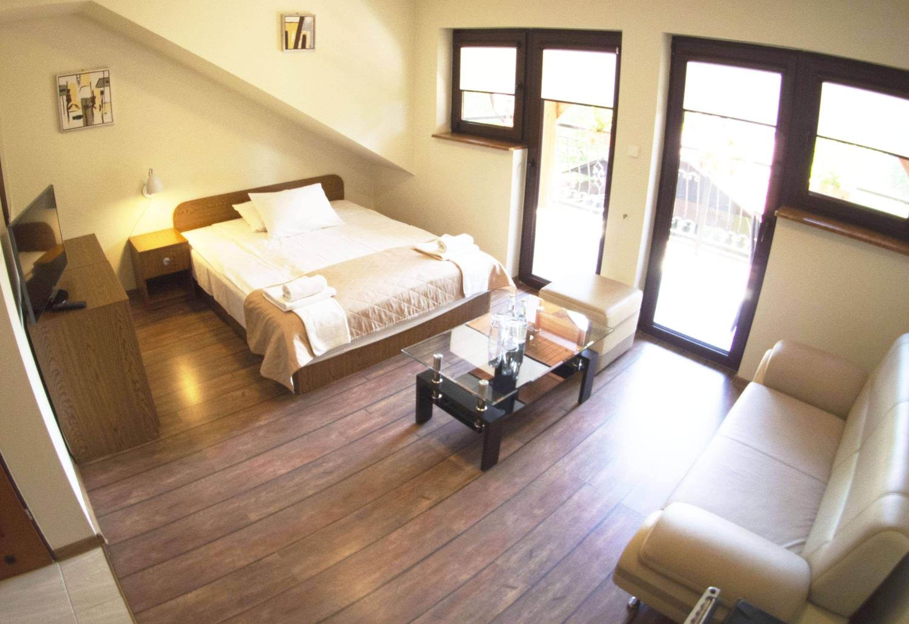 Large Double Room - Photo 2