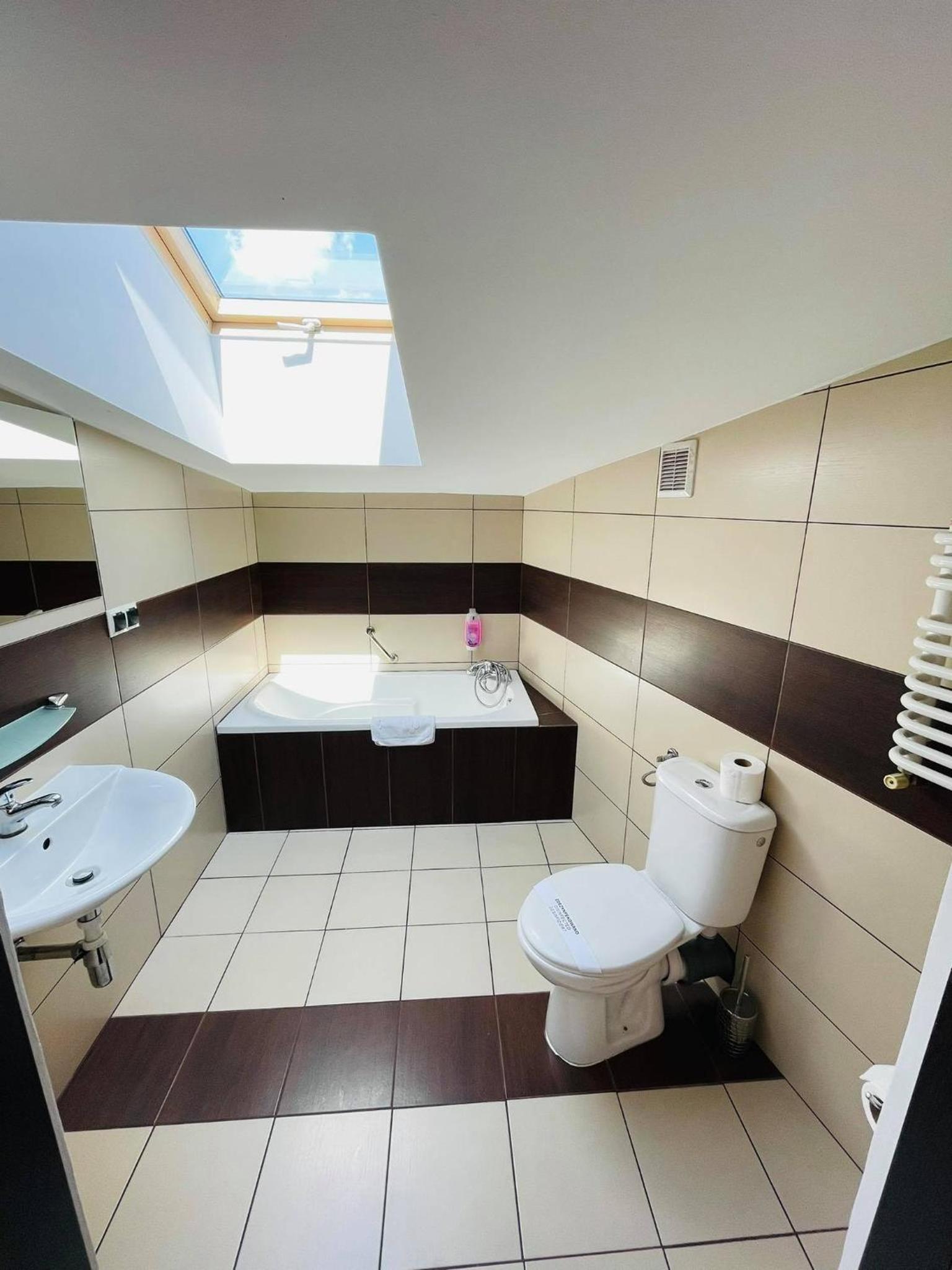 Economy Triple Room - Photo 5
