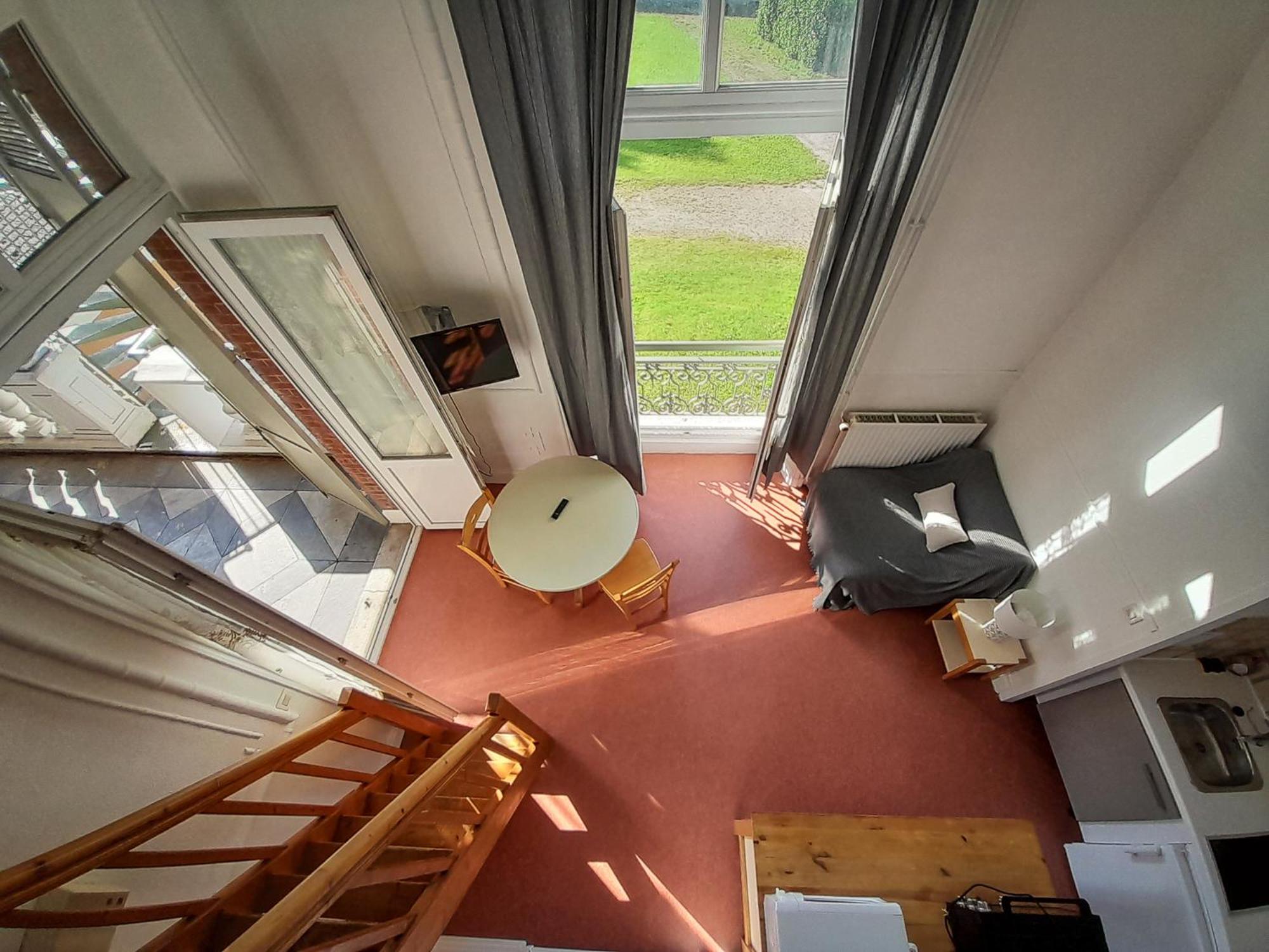Studio - Split Level photo 1