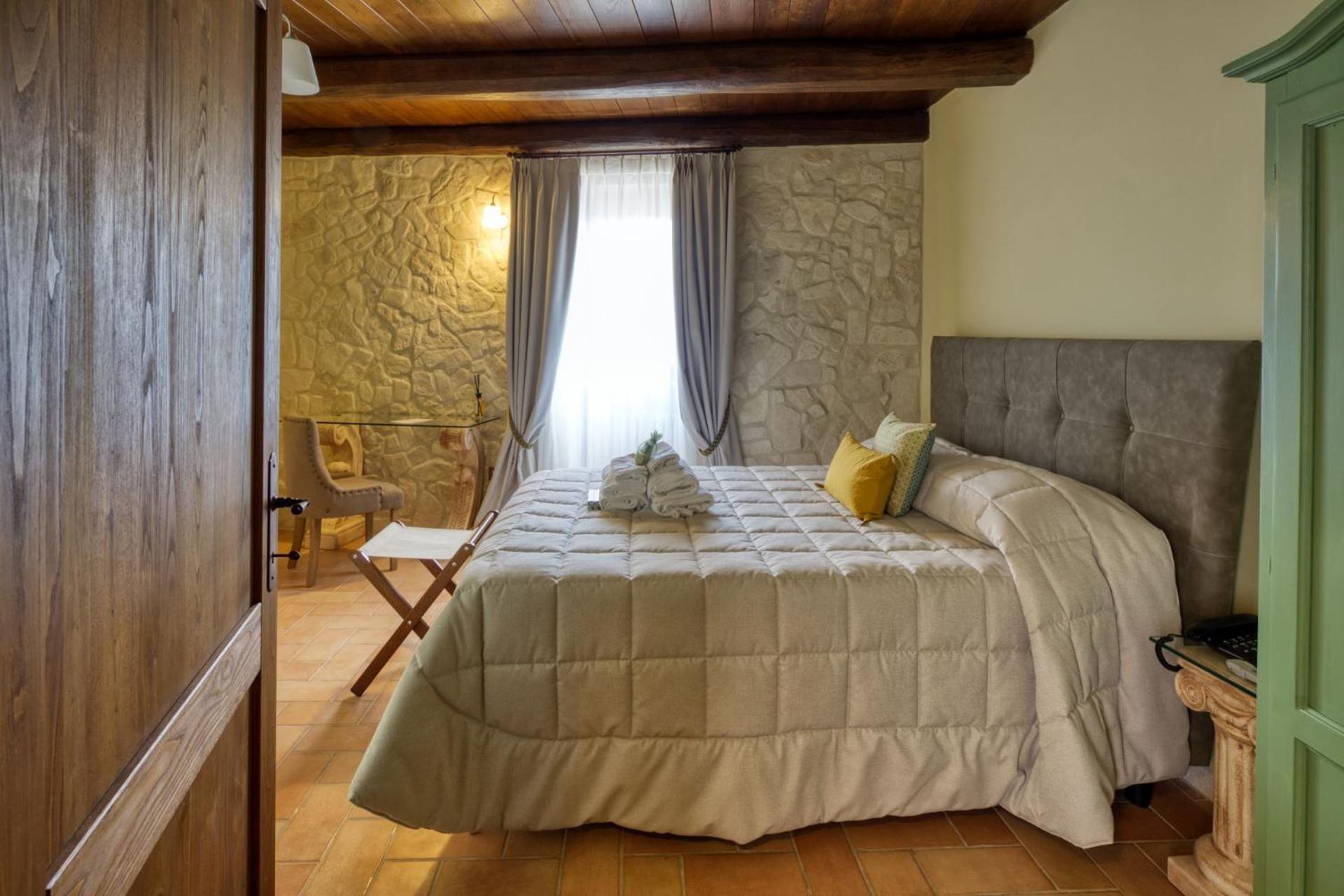 Double Room with Mountain View - Photo 1