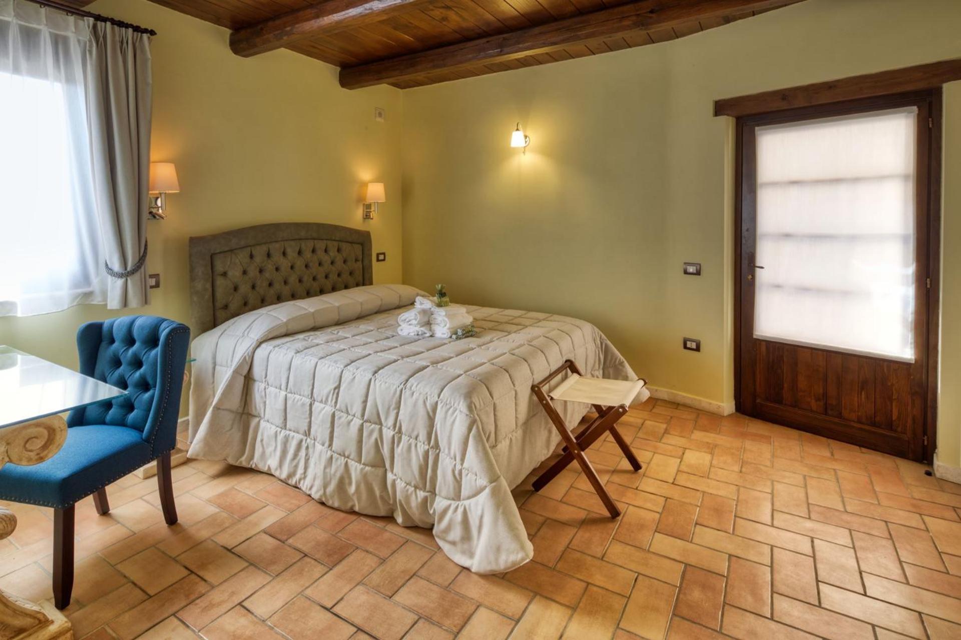 Double Room with Mountain View - Photo 3