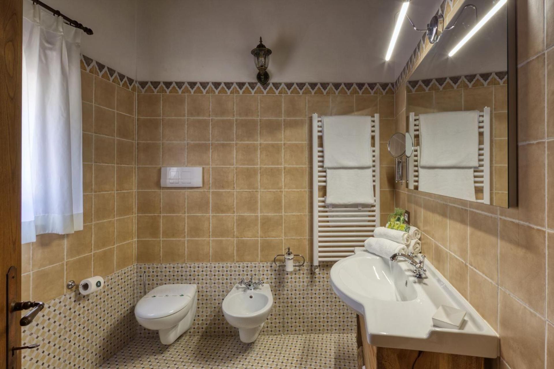 Double Room with Mountain View - Photo 4