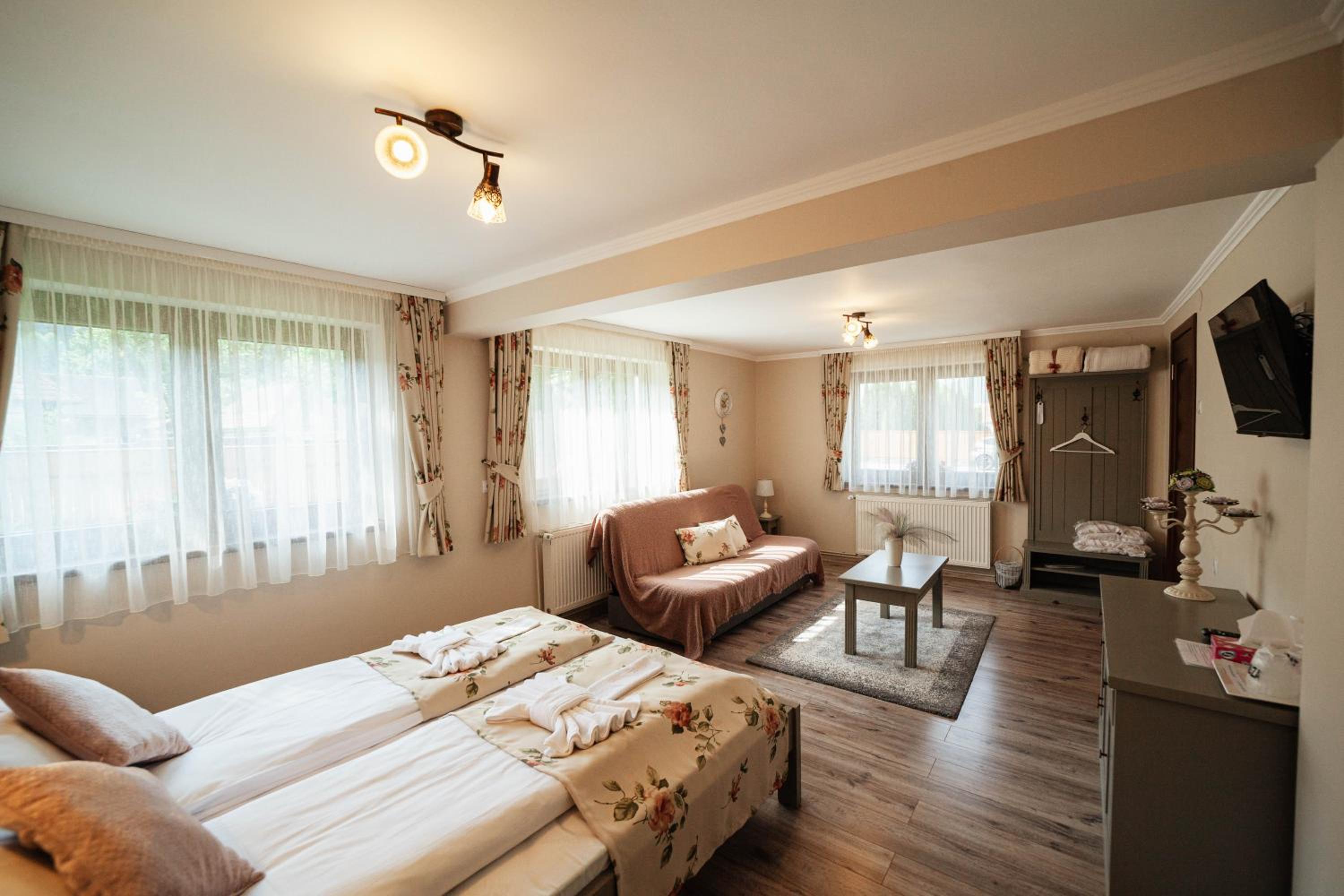 Standard Triple Room - Photo 1