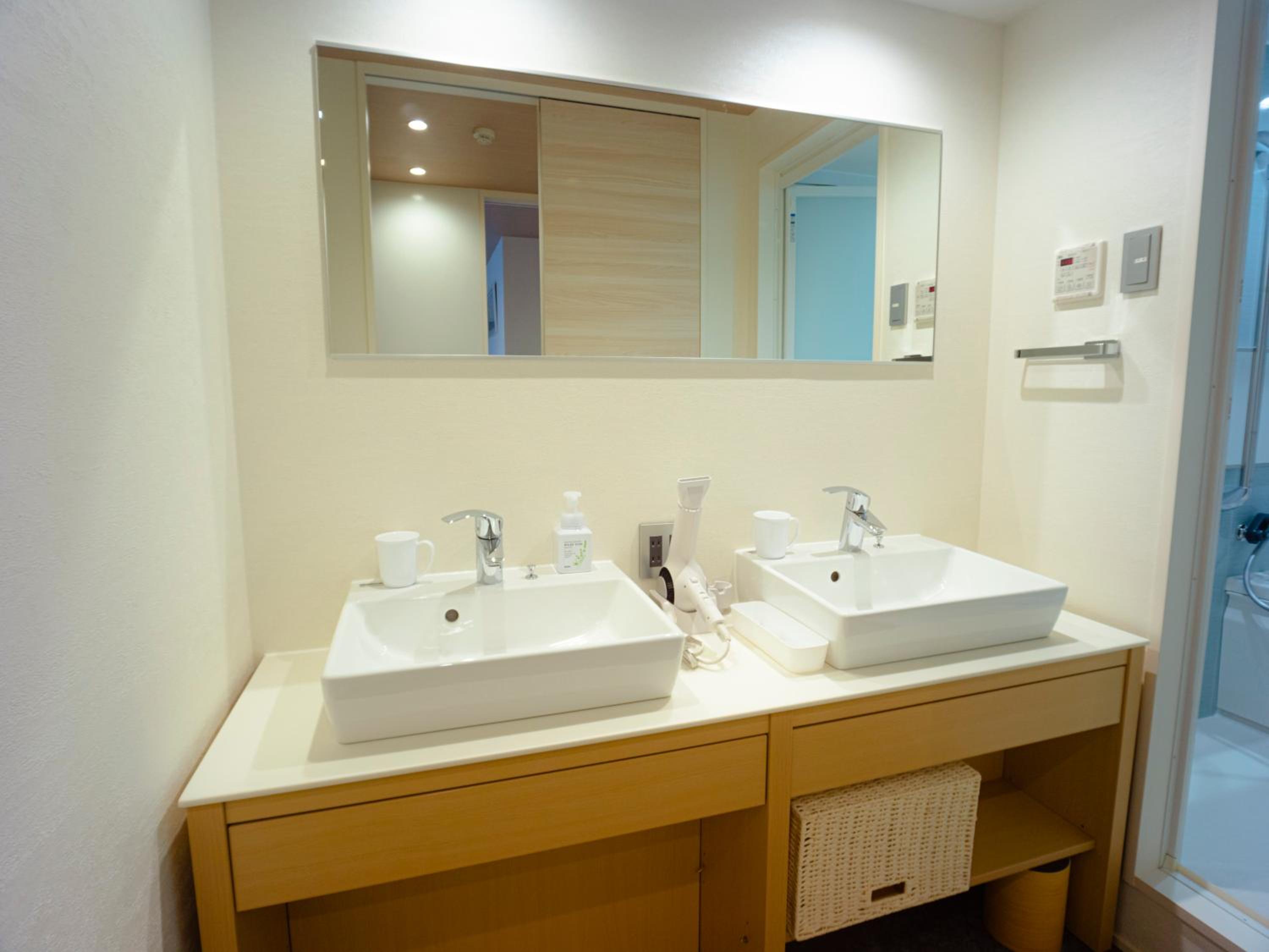 Deluxe Triple Room - Photo 11