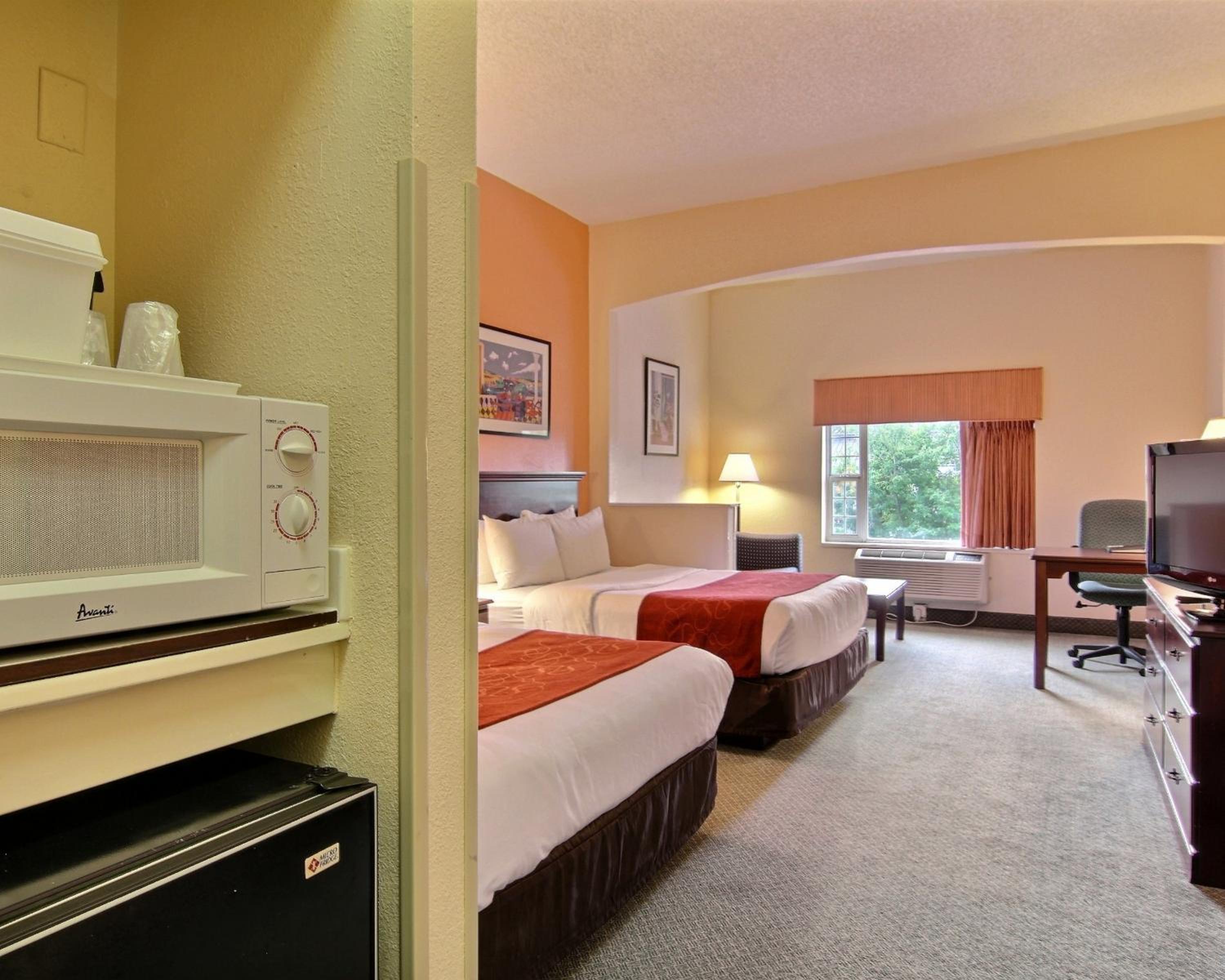 Queen Suite - Photo 3