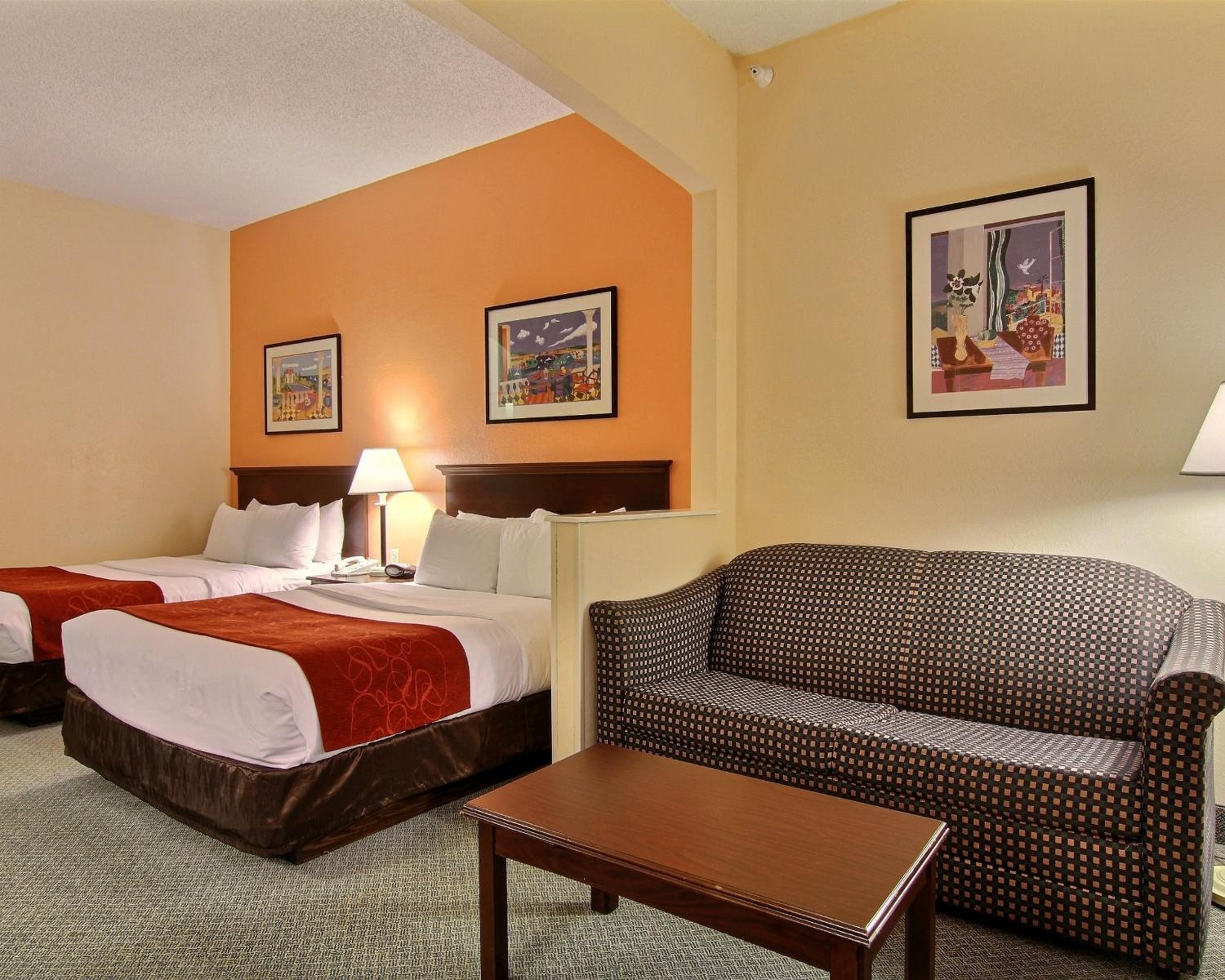 Queen Suite - Photo 1