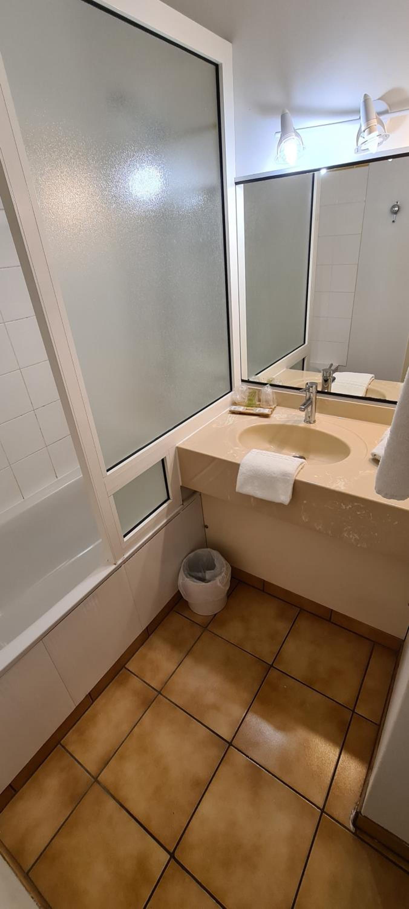 Standard Double Room - Photo 4