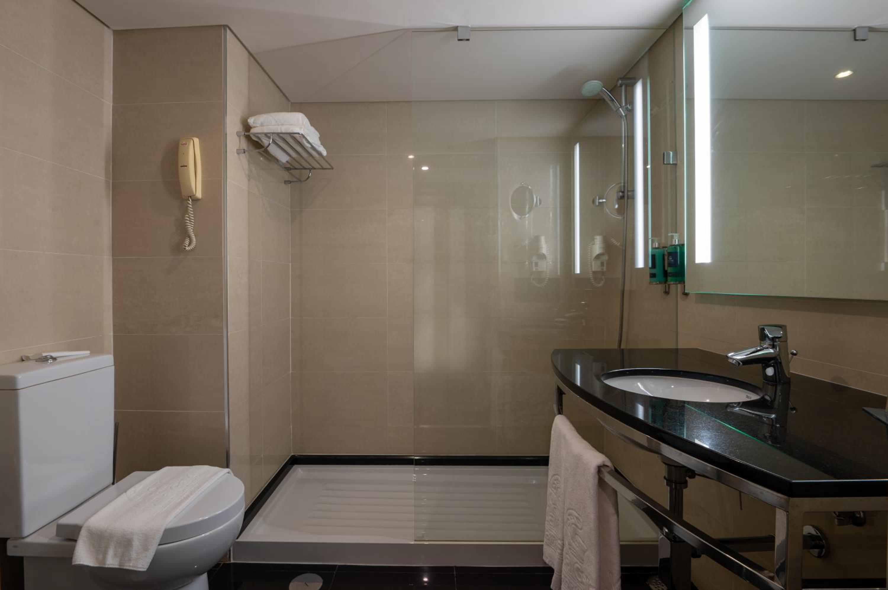 Twin Room - Photo 3