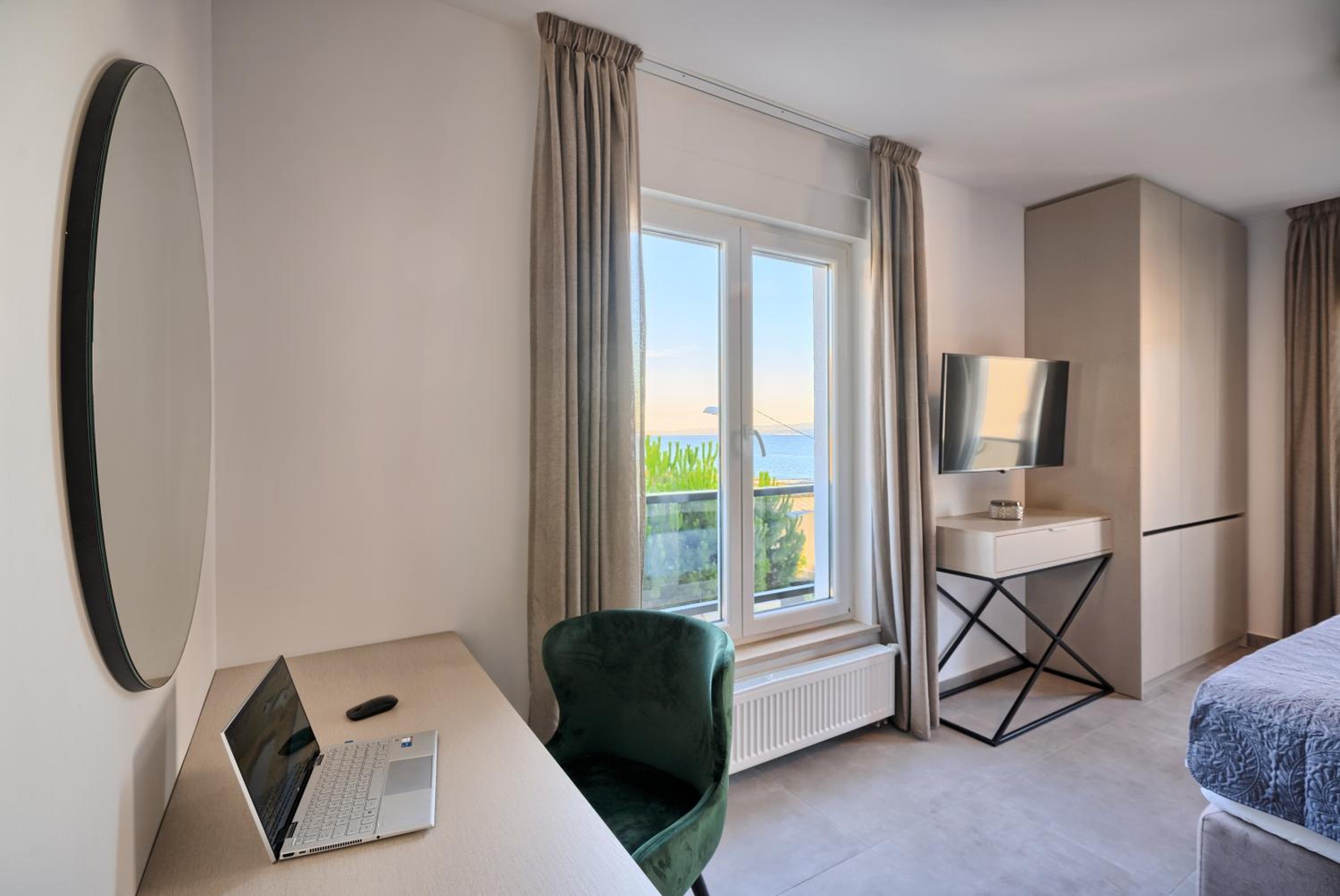 Luxury Three-Bedroom Apartment with Sea View - Photo 31