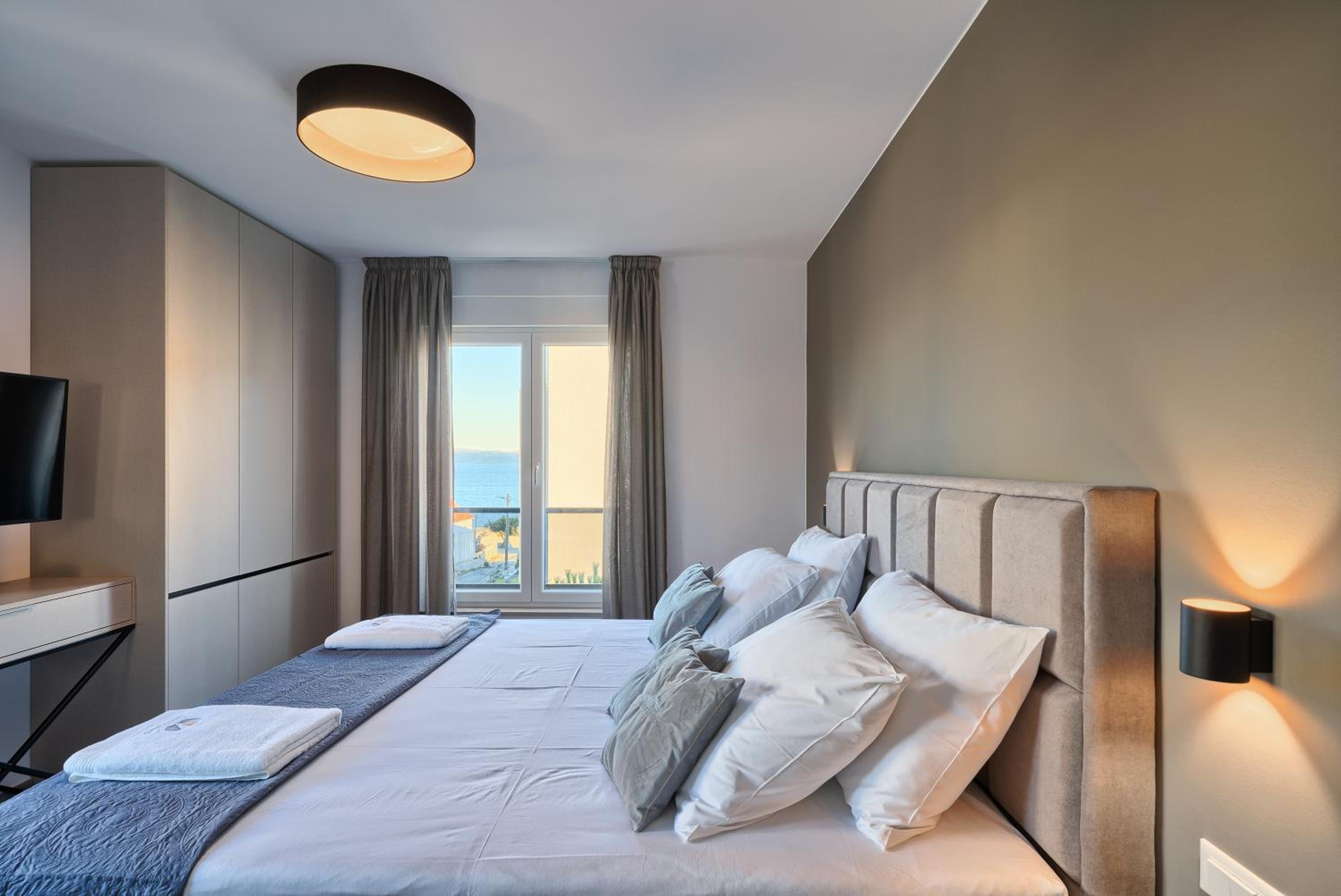 Luxury Three-Bedroom Apartment with Sea View - Photo 43