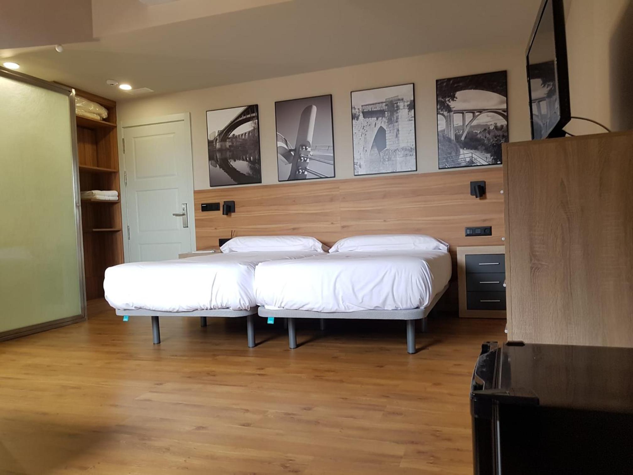 Superior Double or Twin Room - Photo 16