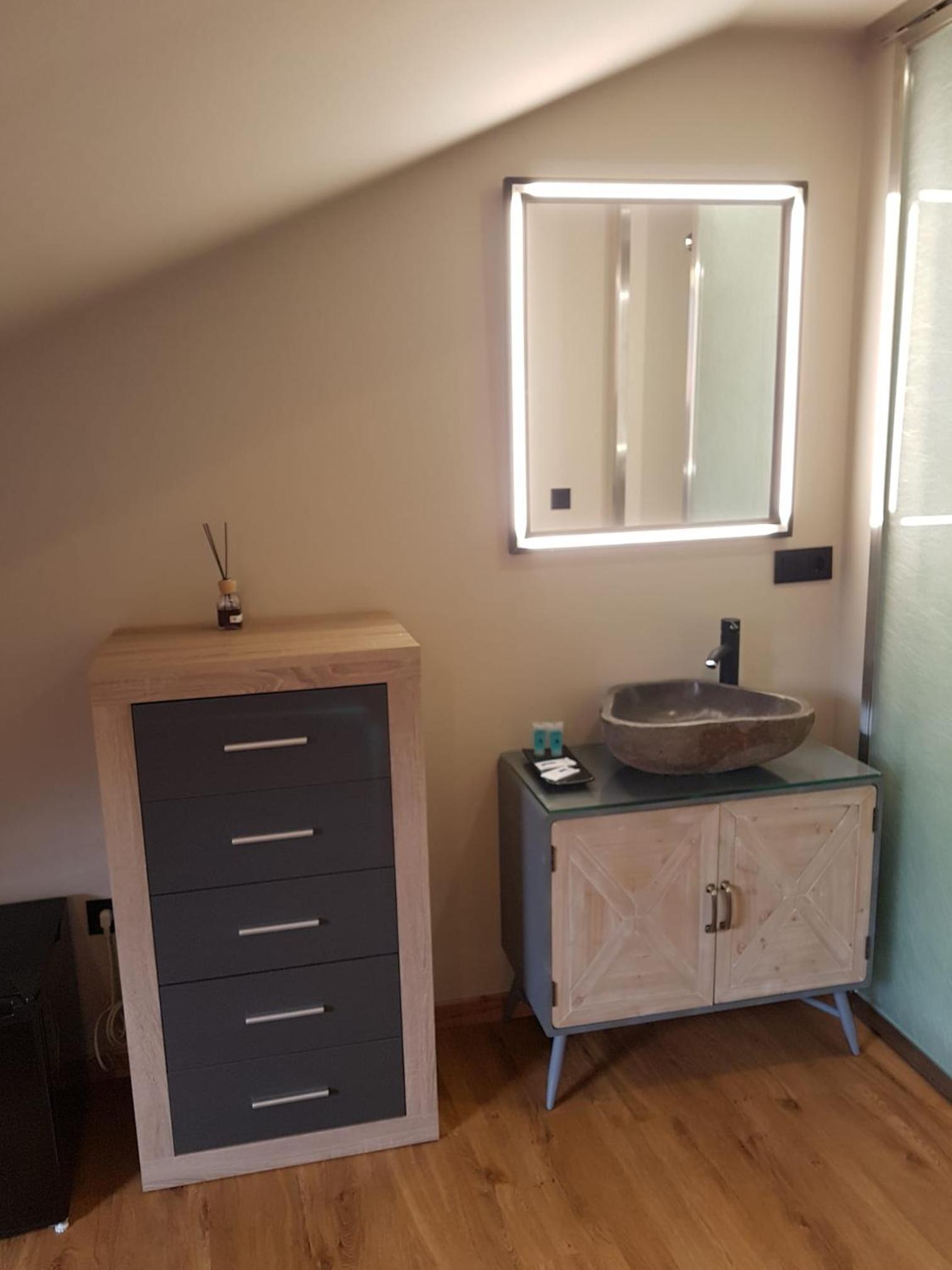 Studio Apartment - Photo 22